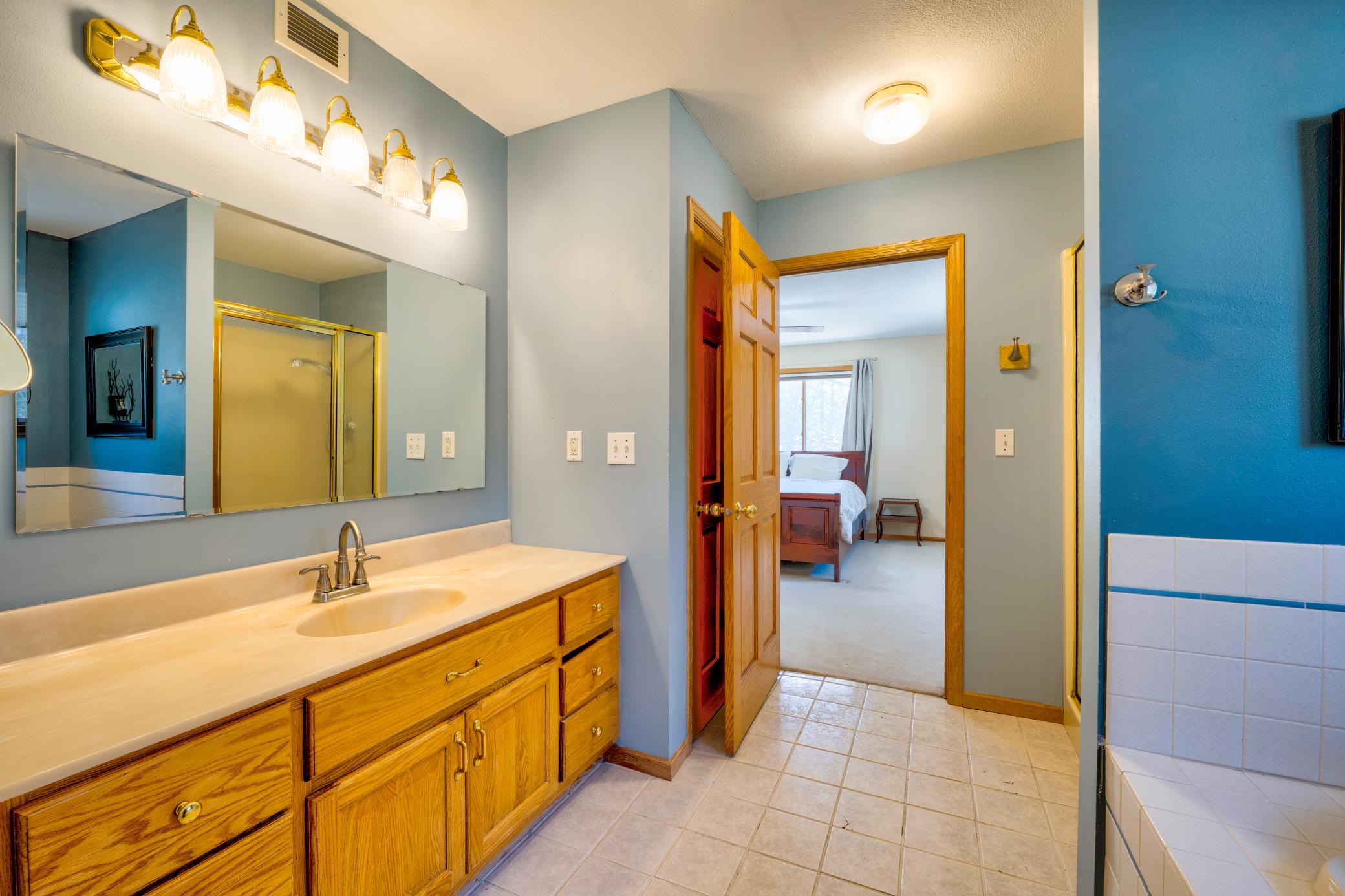 1997 single family home for sale at 1012 Maple Ridge Court NW in Bemidji, MN — 5 bed, 3 bath (photo 22 of 48)