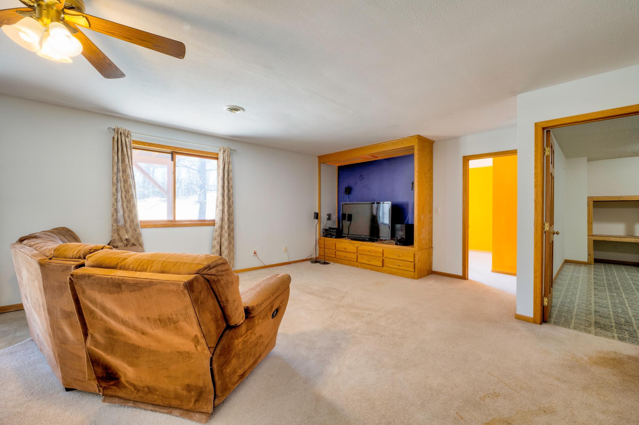 1997 single family home for sale at 1012 Maple Ridge Court NW in Bemidji, MN — 5 bed, 3 bath (photo 26 of 48)