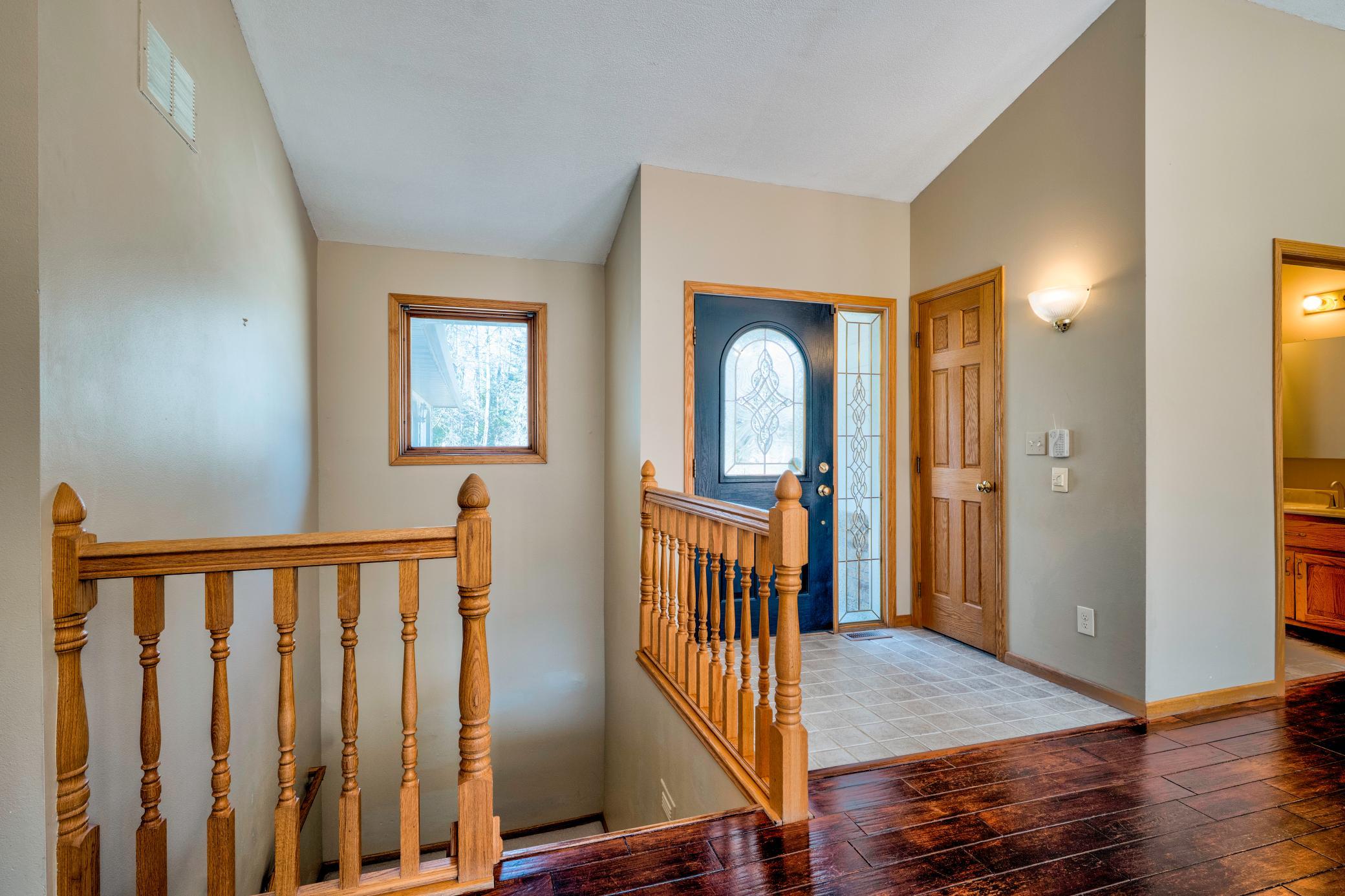 1997 single family home for sale at 1012 Maple Ridge Court NW in Bemidji, MN — 5 bed, 3 bath (photo 5 of 48)