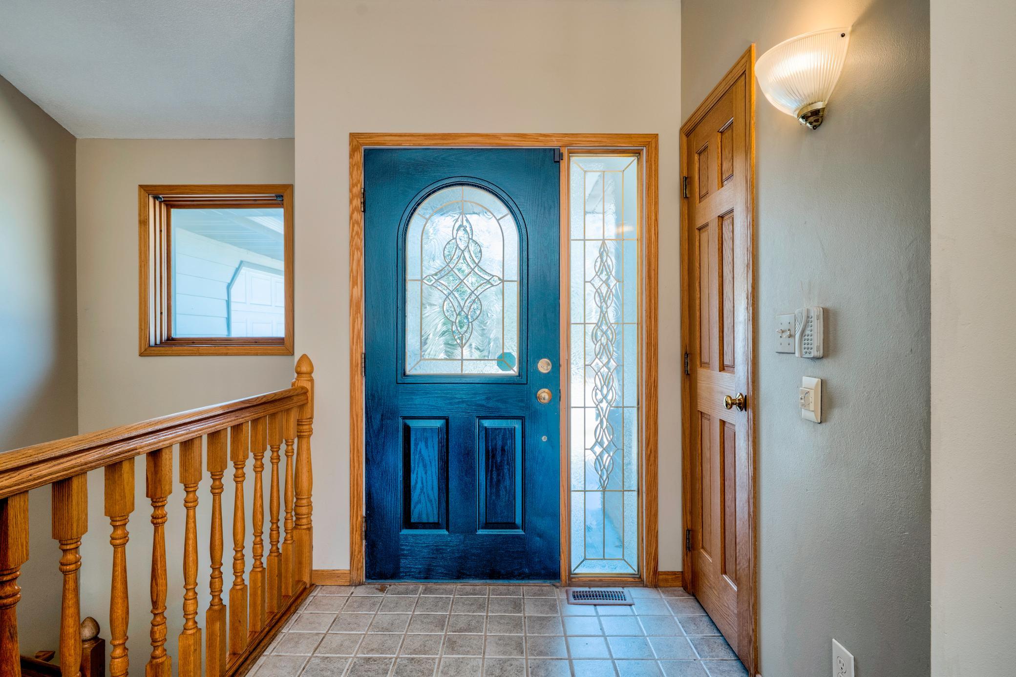 1997 single family home for sale at 1012 Maple Ridge Court NW in Bemidji, MN — 5 bed, 3 bath (photo 6 of 48)