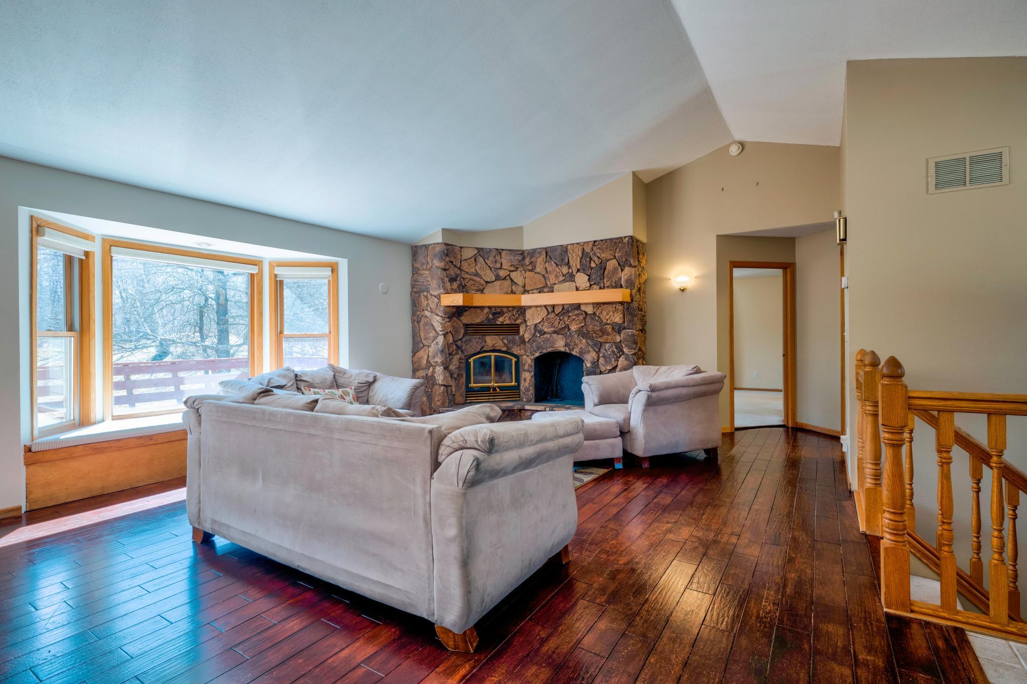 1997 single family home for sale at 1012 Maple Ridge Court NW in Bemidji, MN — 5 bed, 3 bath (photo 7 of 48)