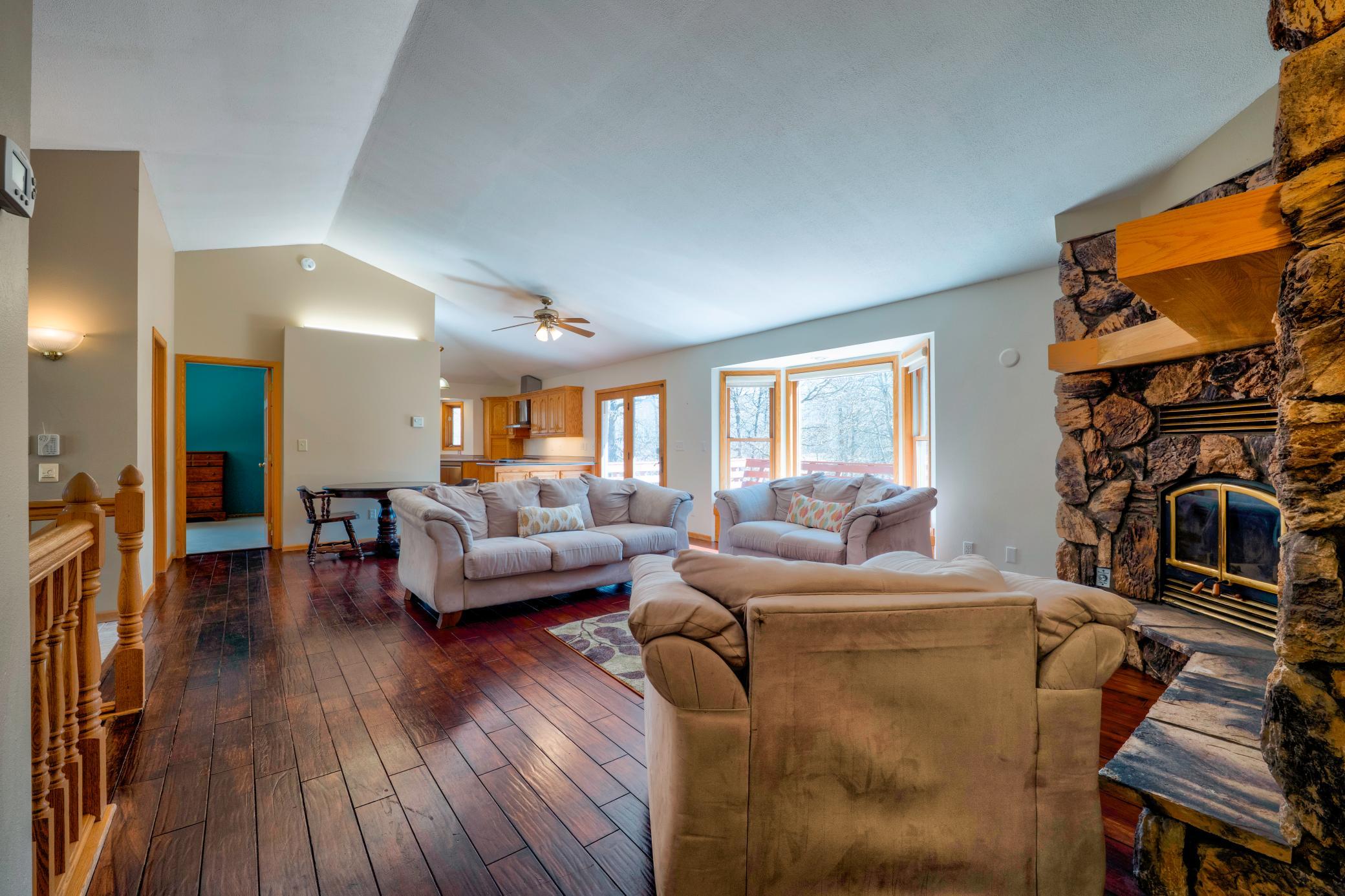1997 single family home for sale at 1012 Maple Ridge Court NW in Bemidji, MN — 5 bed, 3 bath (photo 8 of 48)