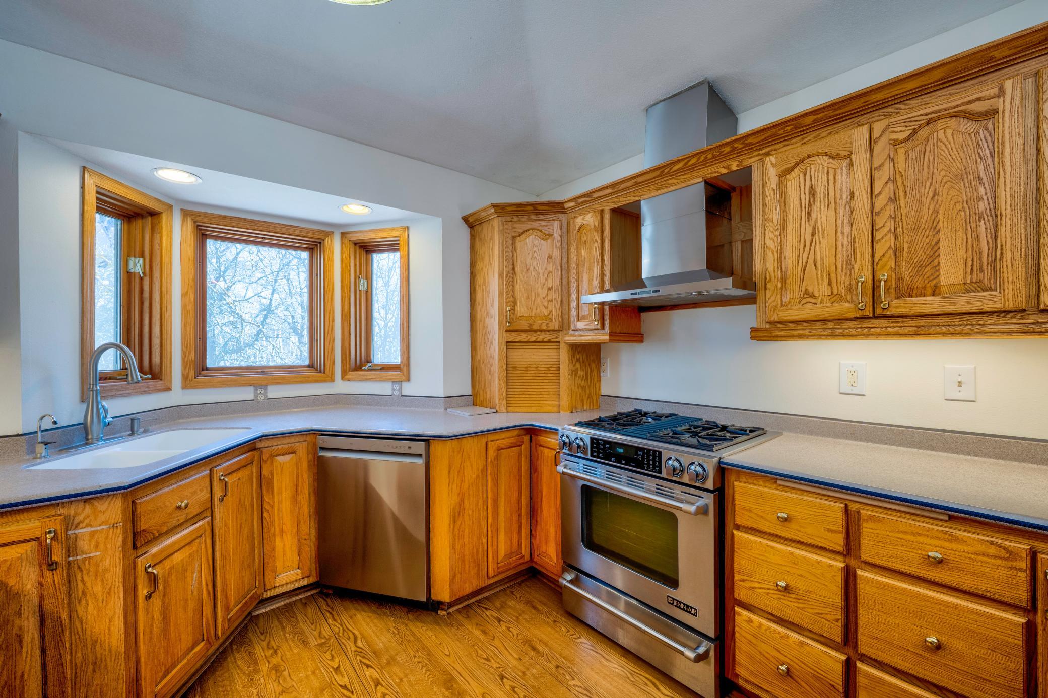 1997 single family home for sale at 1012 Maple Ridge Court NW in Bemidji, MN — 5 bed, 3 bath (photo 10 of 48)