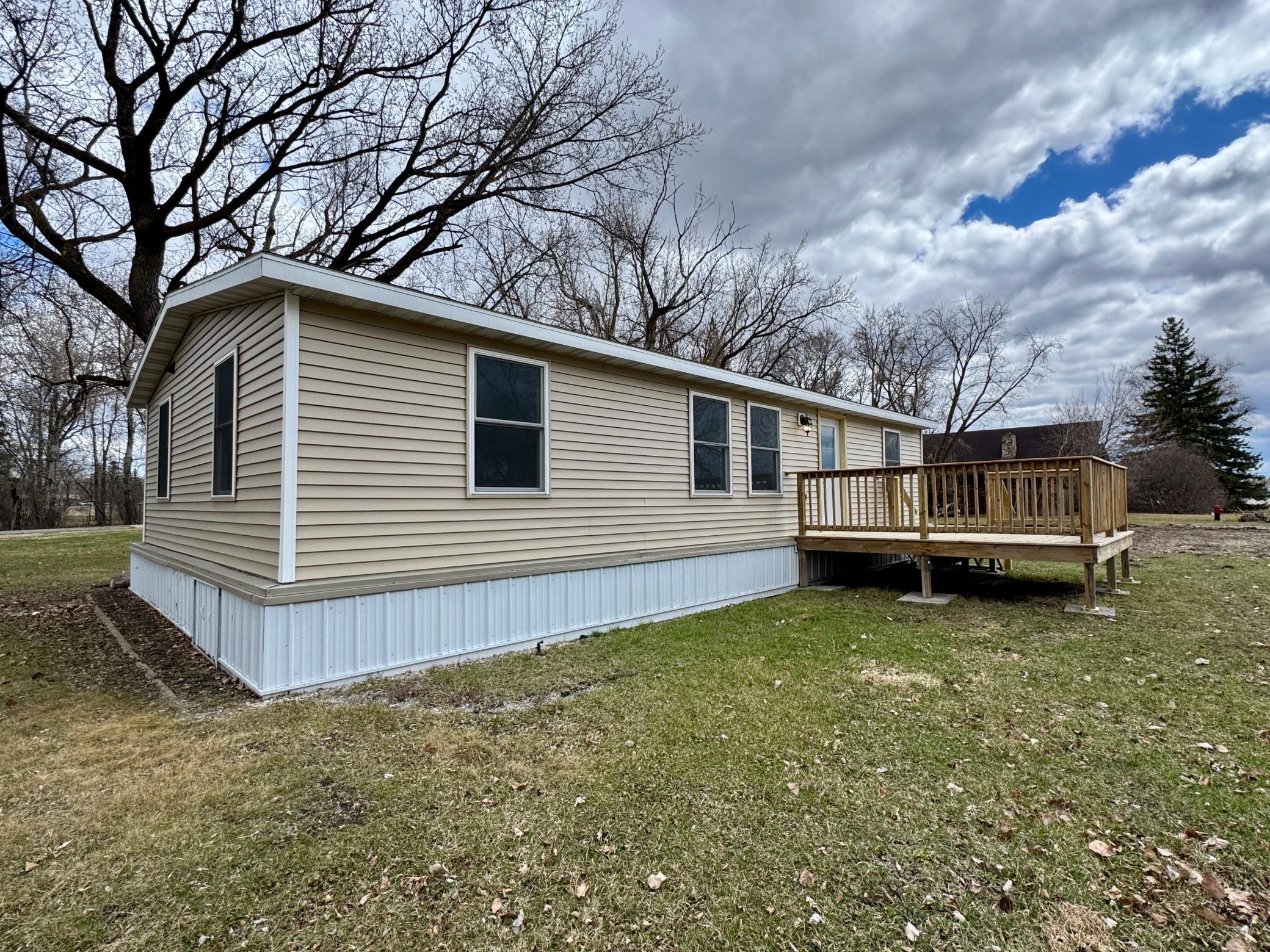 202 Washington Street SE, Warroad MN 56763 - Photo 2 of 23
