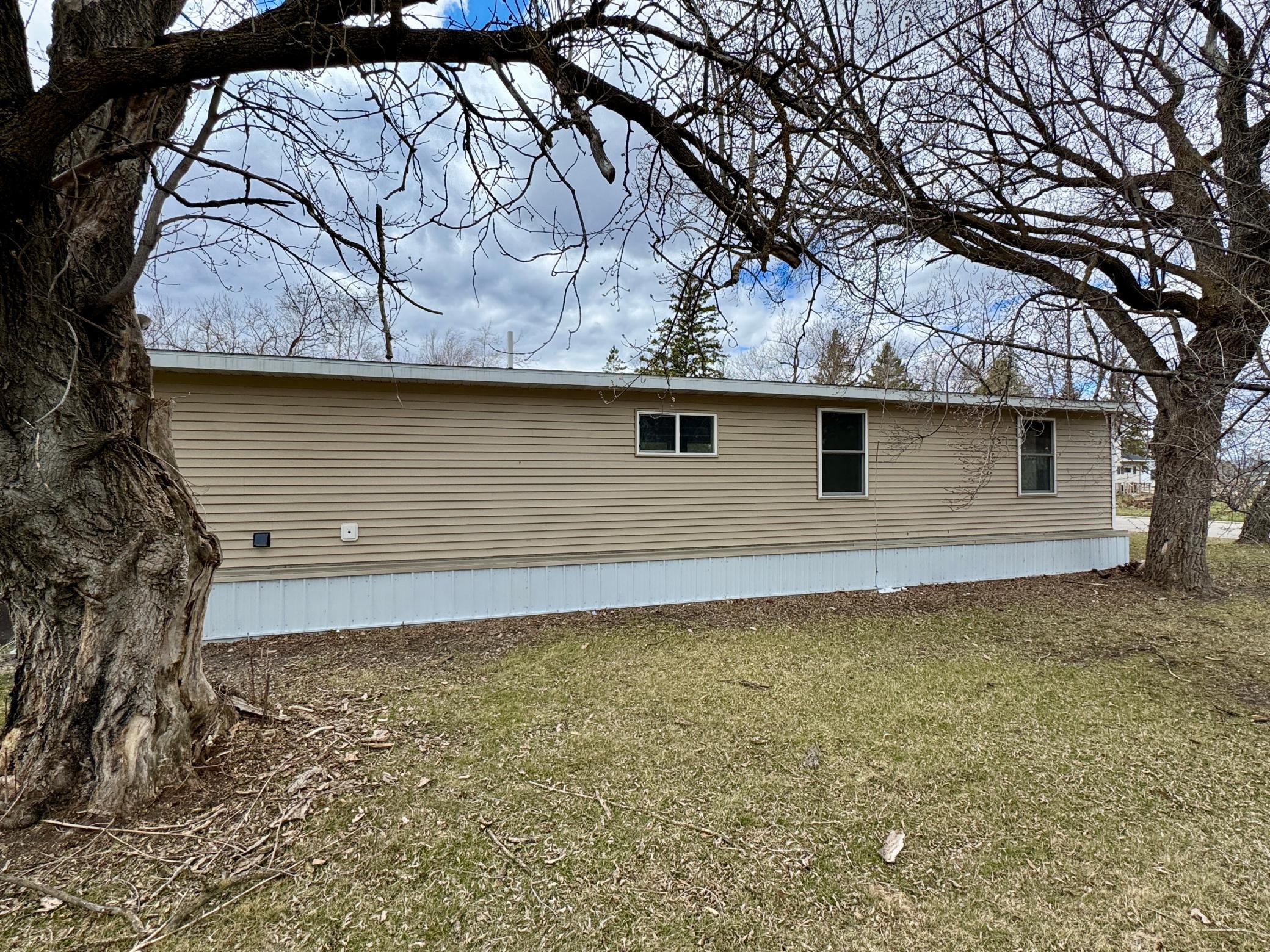 202 Washington Street SE, Warroad MN 56763 - Photo 4 of 23