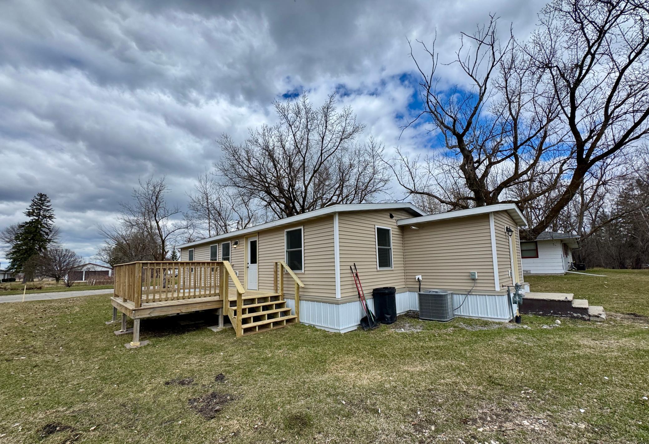 202 Washington Street SE, Warroad MN 56763 - Photo 6 of 23