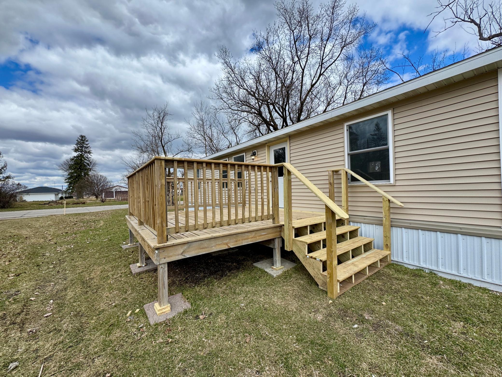 202 Washington Street SE, Warroad MN 56763 - Photo 7 of 23