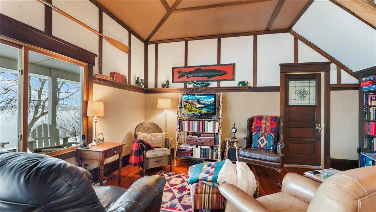1913 single family home for sale at 1007 Van Dyke Road NW in Alexandria, MN — 4 bed, 3 bath (photo 20 of 71)