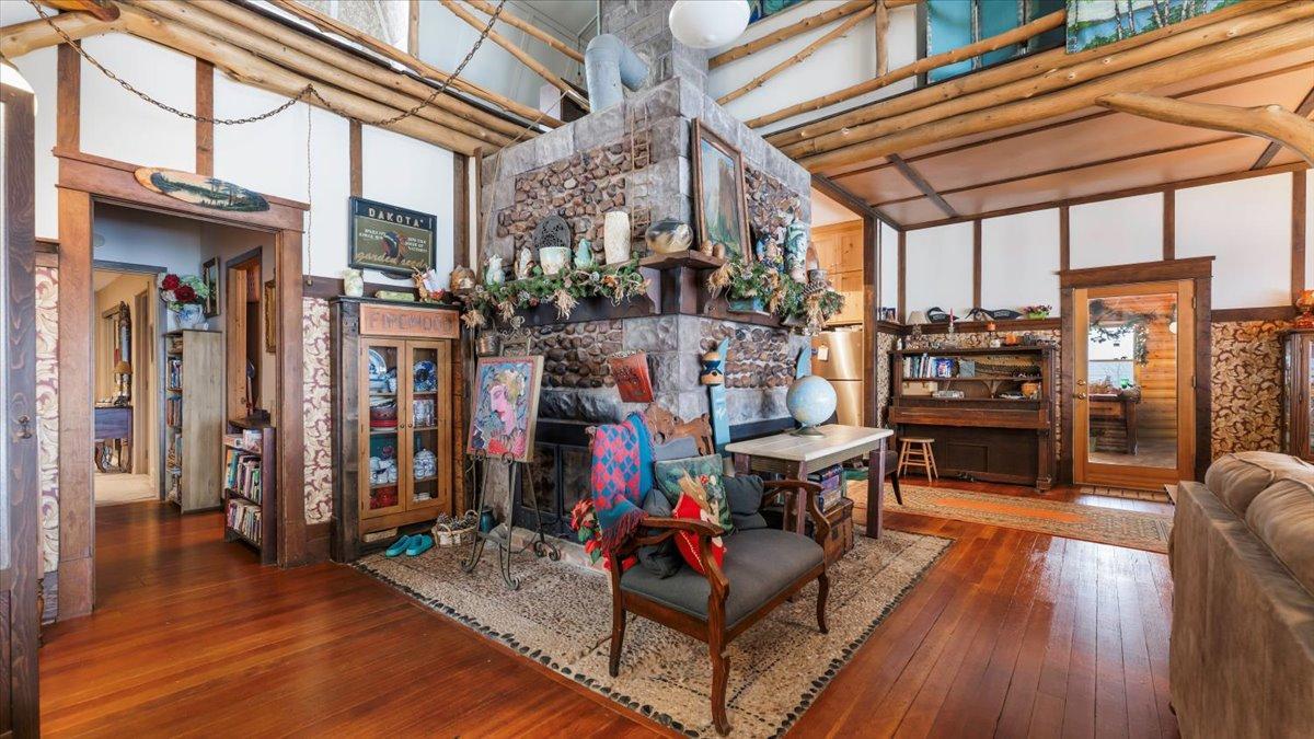 1913 single family home for sale at 1007 Van Dyke Road NW in Alexandria, MN — 4 bed, 3 bath (photo 24 of 71)