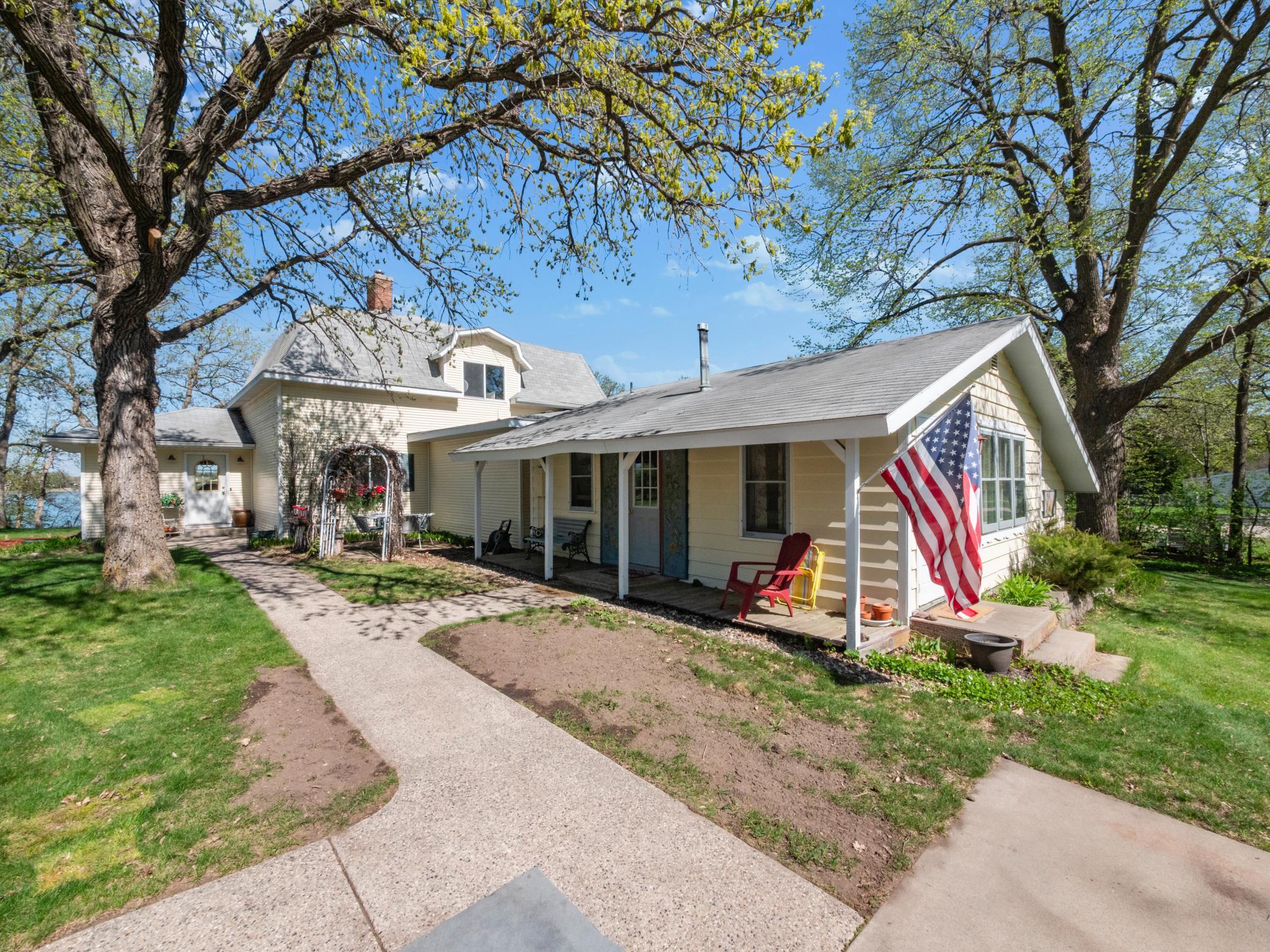 1913 single family home for sale at 1007 Van Dyke Road NW in Alexandria, MN — 4 bed, 3 bath (photo 4 of 71)