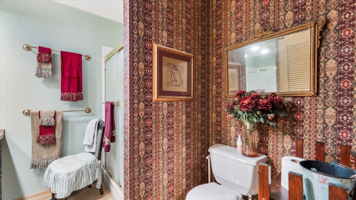 1913 single family home for sale at 1007 Van Dyke Road NW in Alexandria, MN — 4 bed, 3 bath (photo 41 of 71)