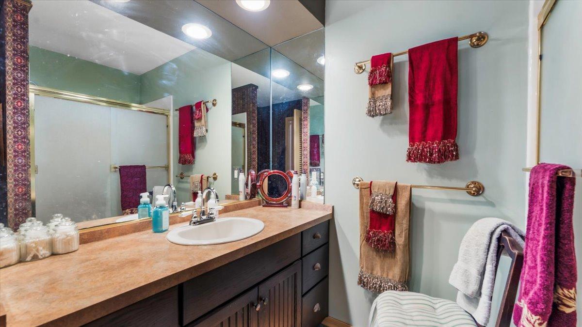 1913 single family home for sale at 1007 Van Dyke Road NW in Alexandria, MN — 4 bed, 3 bath (photo 43 of 71)