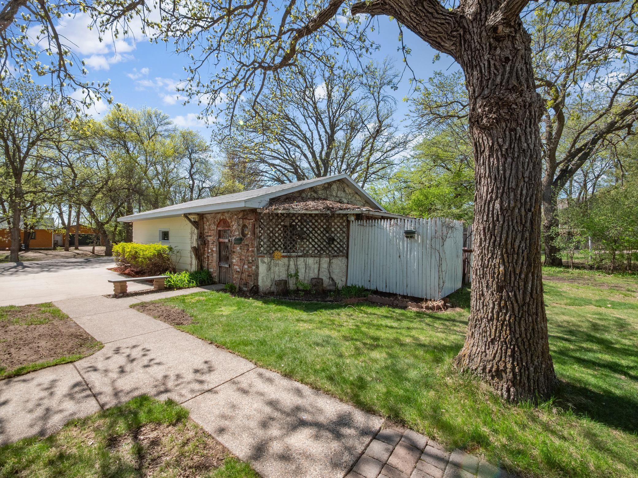 1913 single family home for sale at 1007 Van Dyke Road NW in Alexandria, MN — 4 bed, 3 bath (photo 47 of 71)