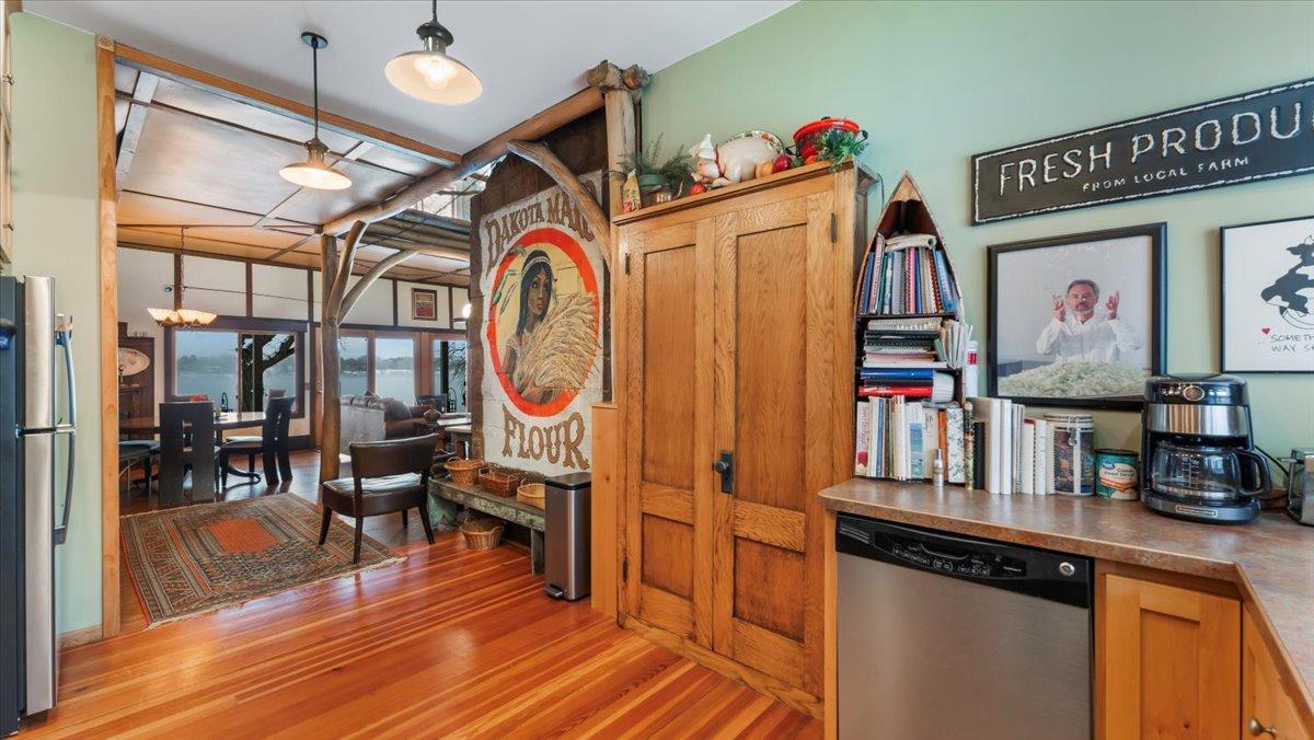 1913 single family home for sale at 1007 Van Dyke Road NW in Alexandria, MN — 4 bed, 3 bath (photo 6 of 71)