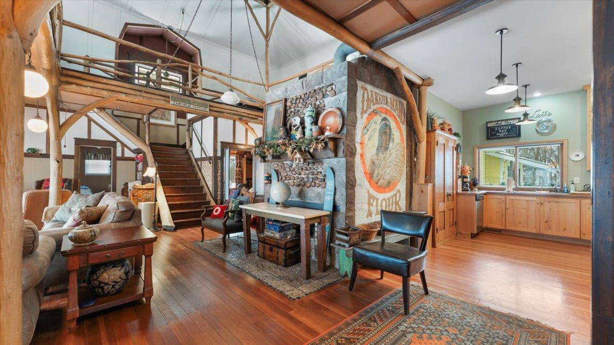 1913 single family home for sale at 1007 Van Dyke Road NW in Alexandria, MN — 4 bed, 3 bath (photo 9 of 71)
