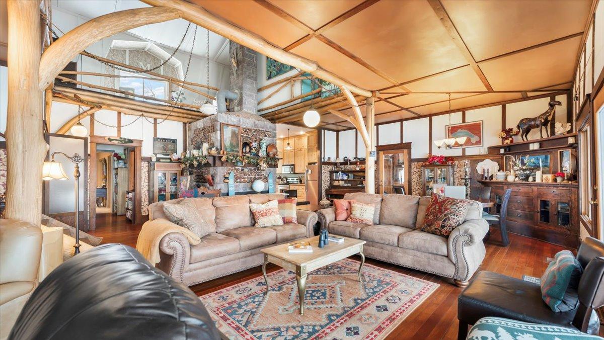 1913 single family home for sale at 1007 Van Dyke Road NW in Alexandria, MN — 4 bed, 3 bath (photo 10 of 71)