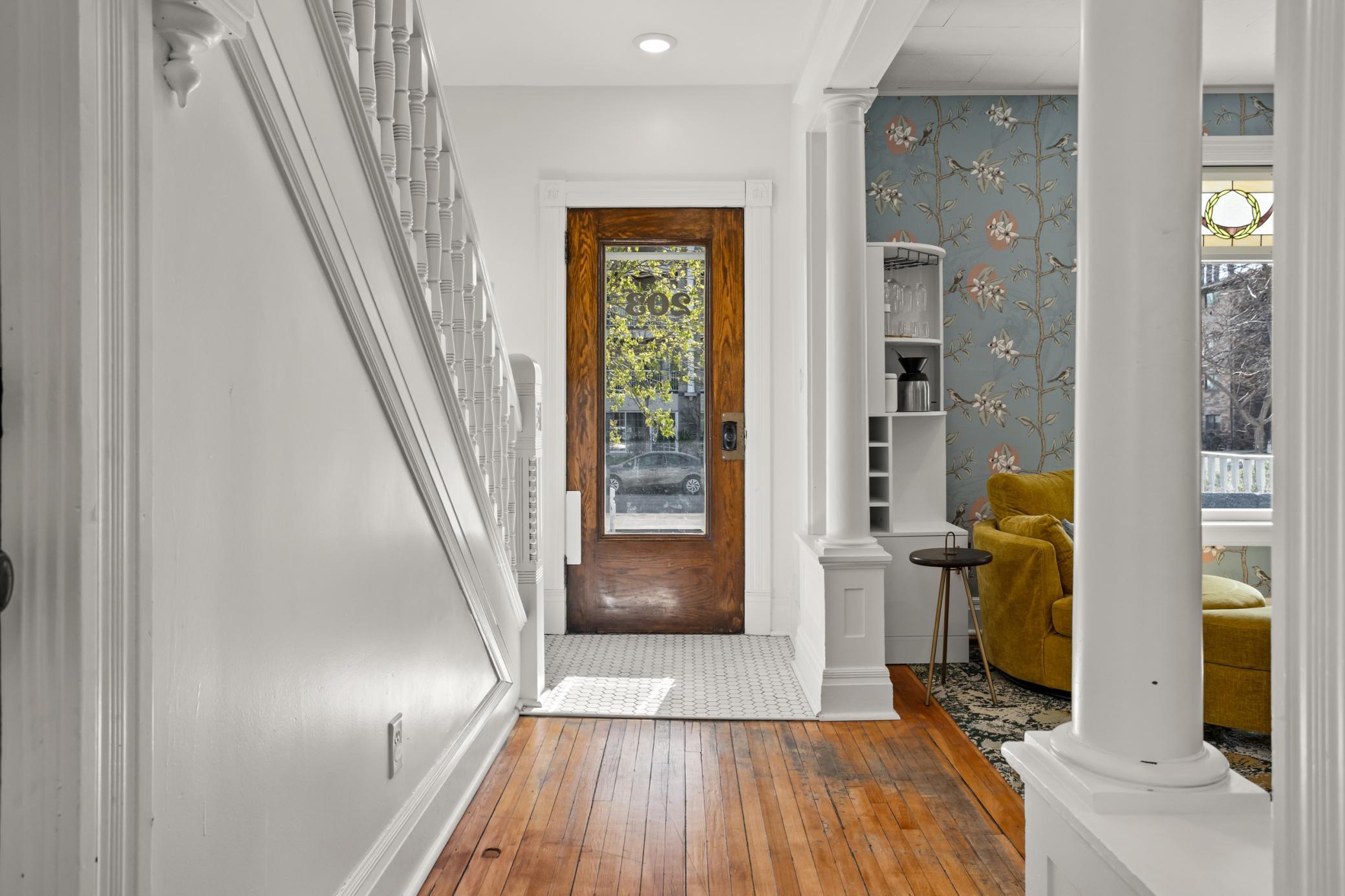 1898 single family home for sale at 203 8th Street S in Fargo, ND — 3 bed, 2 bath (photo 3 of 40)