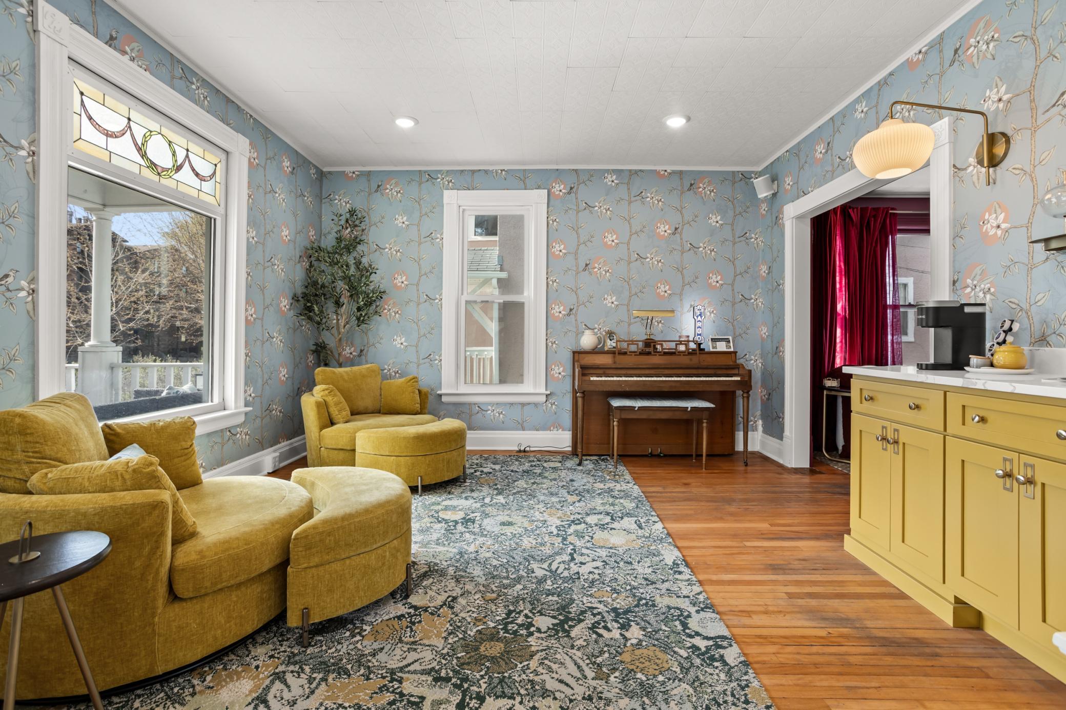 1898 single family home for sale at 203 8th Street S in Fargo, ND — 3 bed, 2 bath (photo 5 of 40)