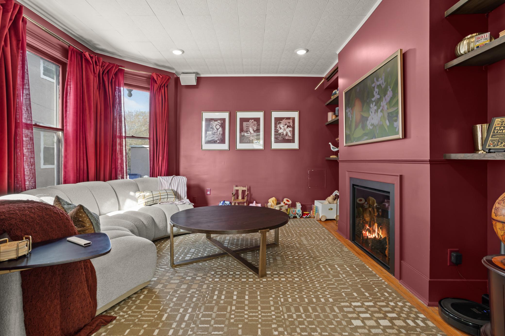 1898 single family home for sale at 203 8th Street S in Fargo, ND — 3 bed, 2 bath (photo 8 of 40)