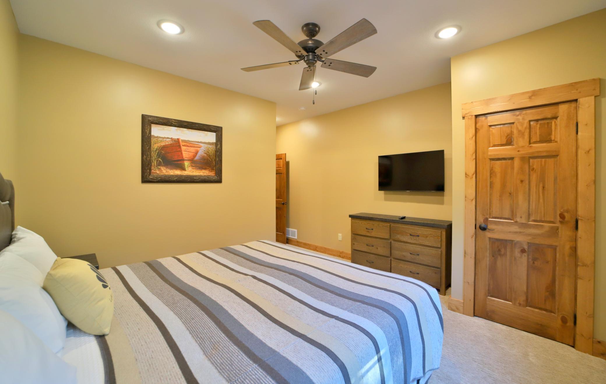 2023 townhouse for sale at 35165 Quiet Aly in Pequot Lakes, MN — 4 bed, 5 bath (photo 31 of 50)