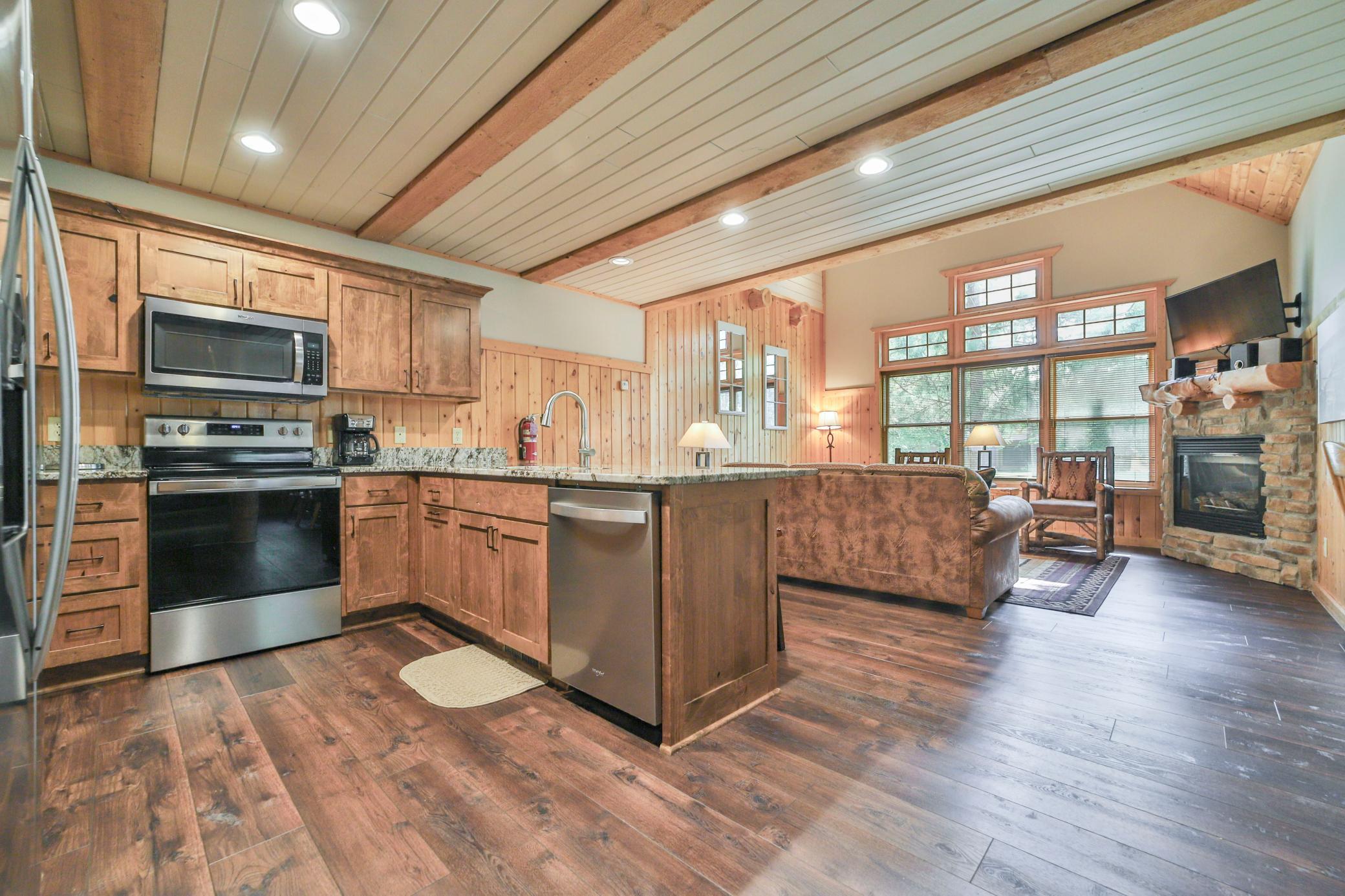 2000 townhouse for sale at 35372 Vacation Drive, Unit 22 in Pequot Lakes, MN — 4 bed, 2 bath (photo 2 of 23)