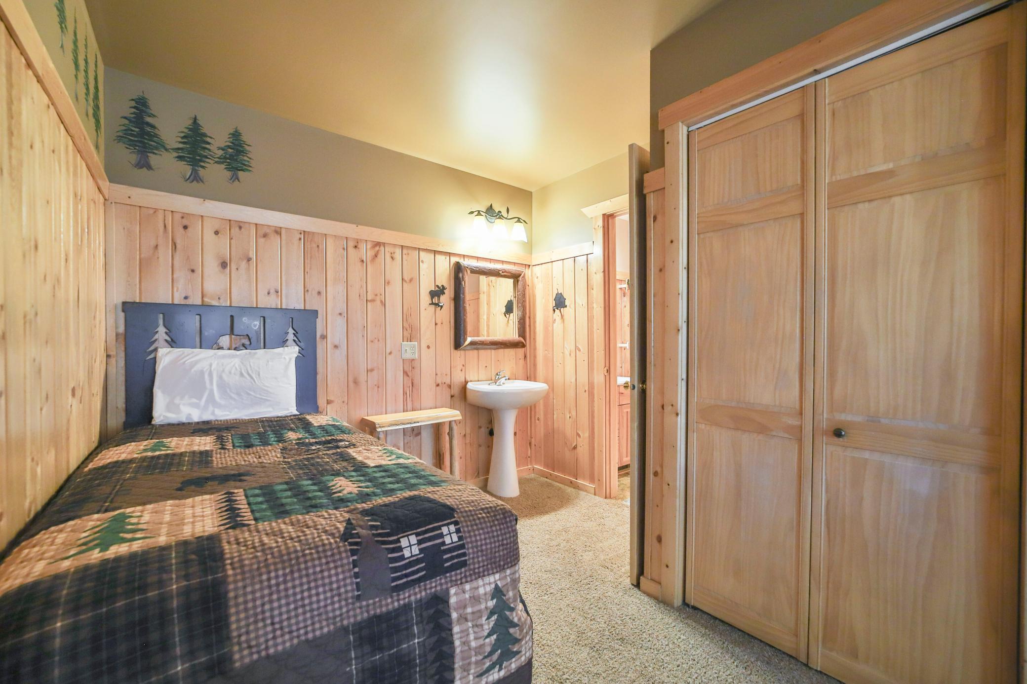2000 townhouse for sale at 35372 Vacation Drive, Unit 21 in Pequot Lakes, MN — 4 bed, 2 bath (photo 16 of 29)