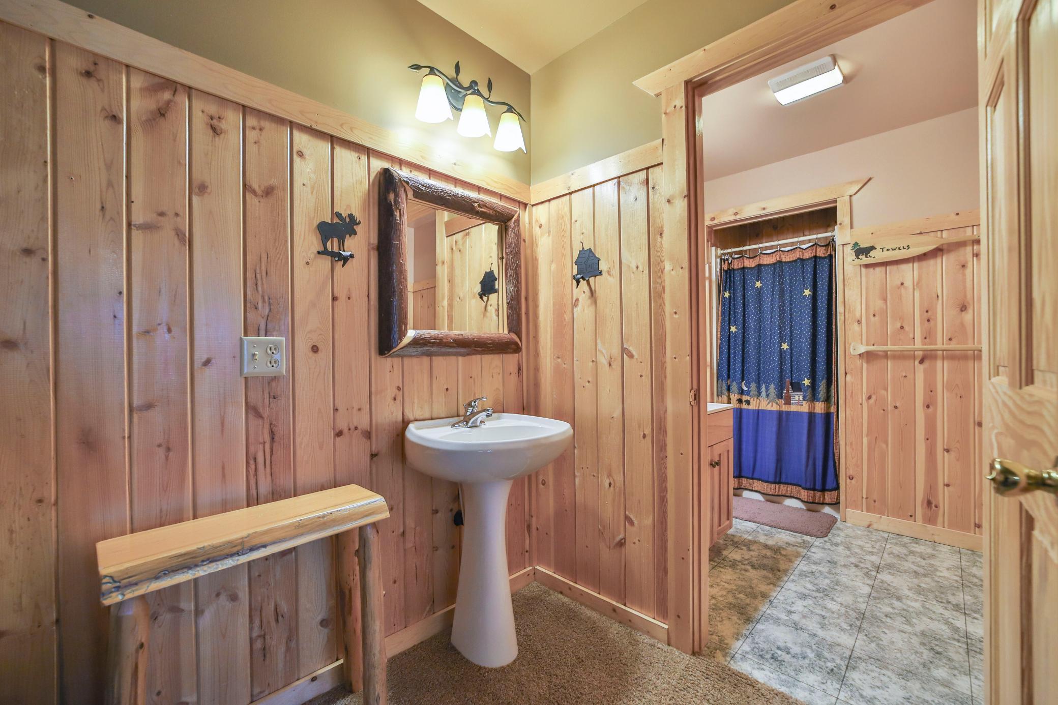 2000 townhouse for sale at 35372 Vacation Drive, Unit 21 in Pequot Lakes, MN — 4 bed, 2 bath (photo 17 of 29)