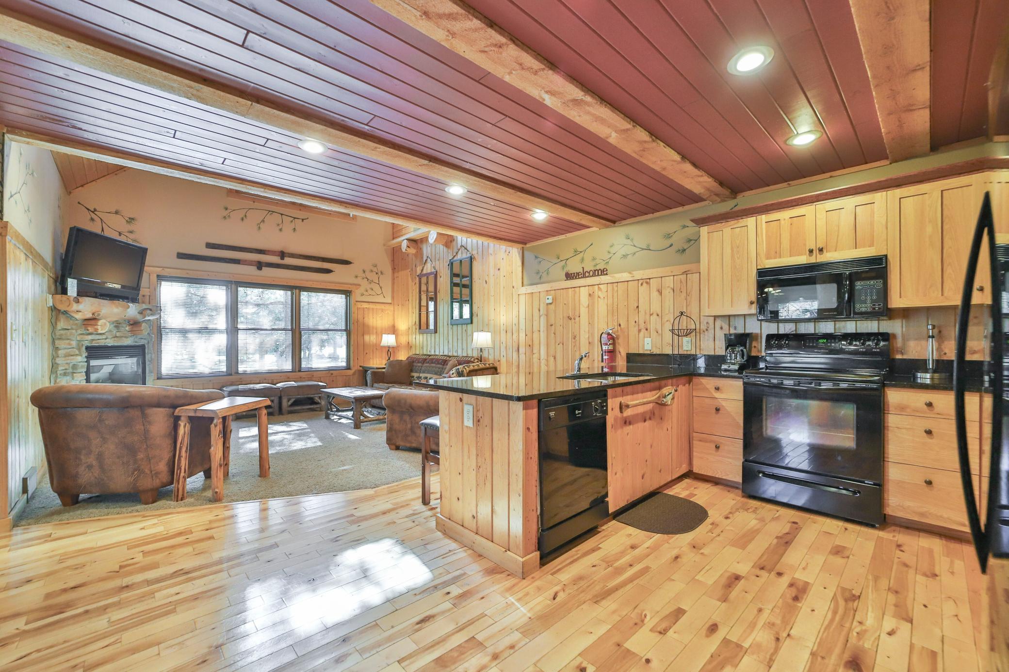 2000 townhouse for sale at 35372 Vacation Drive, Unit 21 in Pequot Lakes, MN — 4 bed, 2 bath (photo 4 of 29)