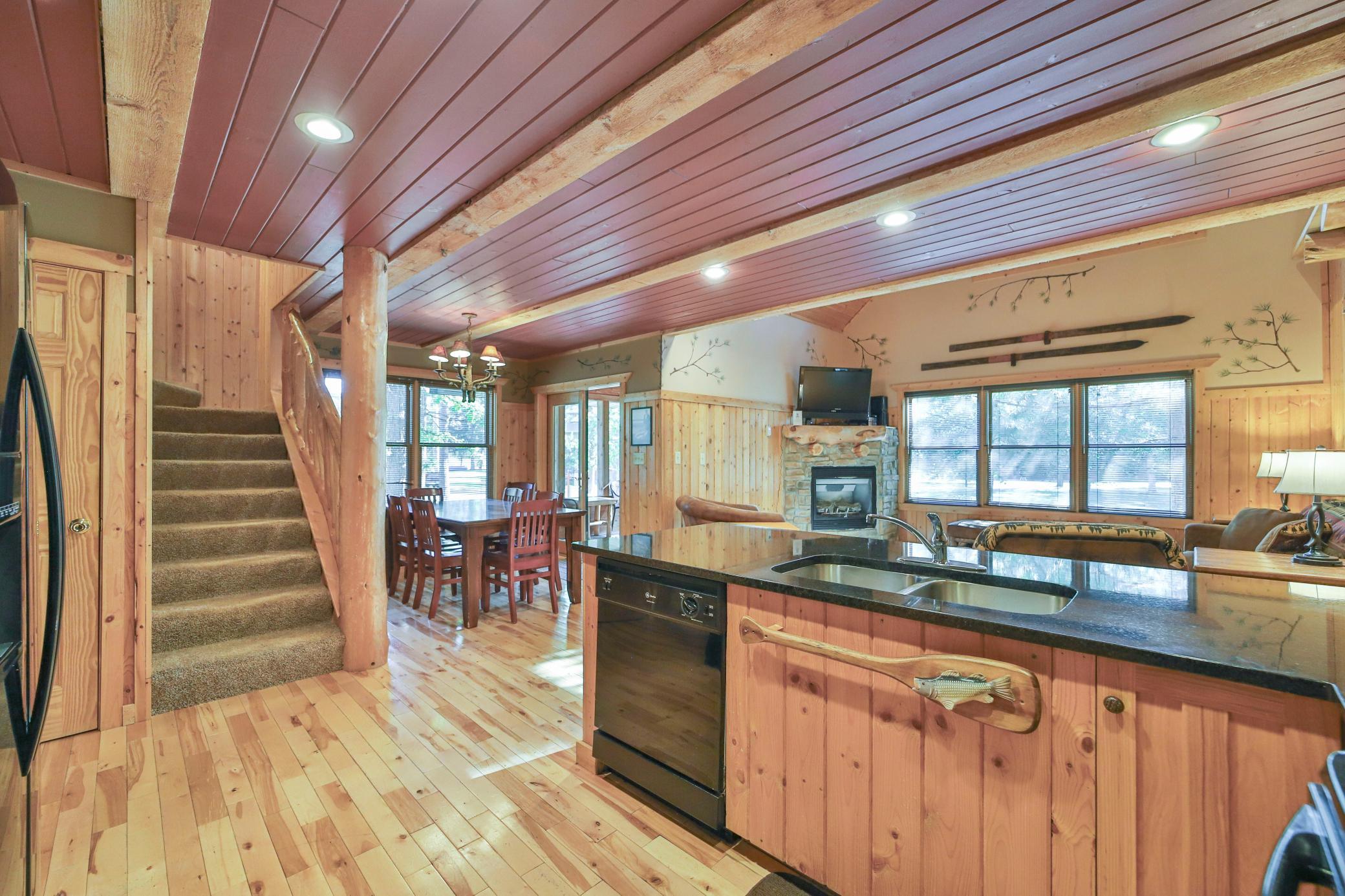 2000 townhouse for sale at 35372 Vacation Drive, Unit 21 in Pequot Lakes, MN — 4 bed, 2 bath (photo 5 of 29)