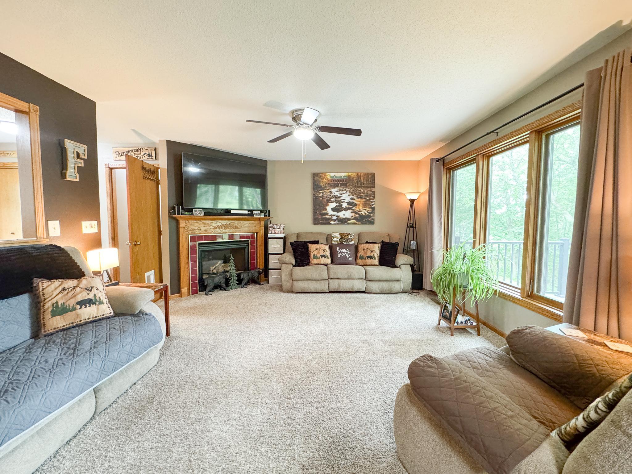 1998 single family home for sale at 26760 Riverside Drive in Fergus Falls, MN — 4 bed, 3 bath (photo 4 of 58)