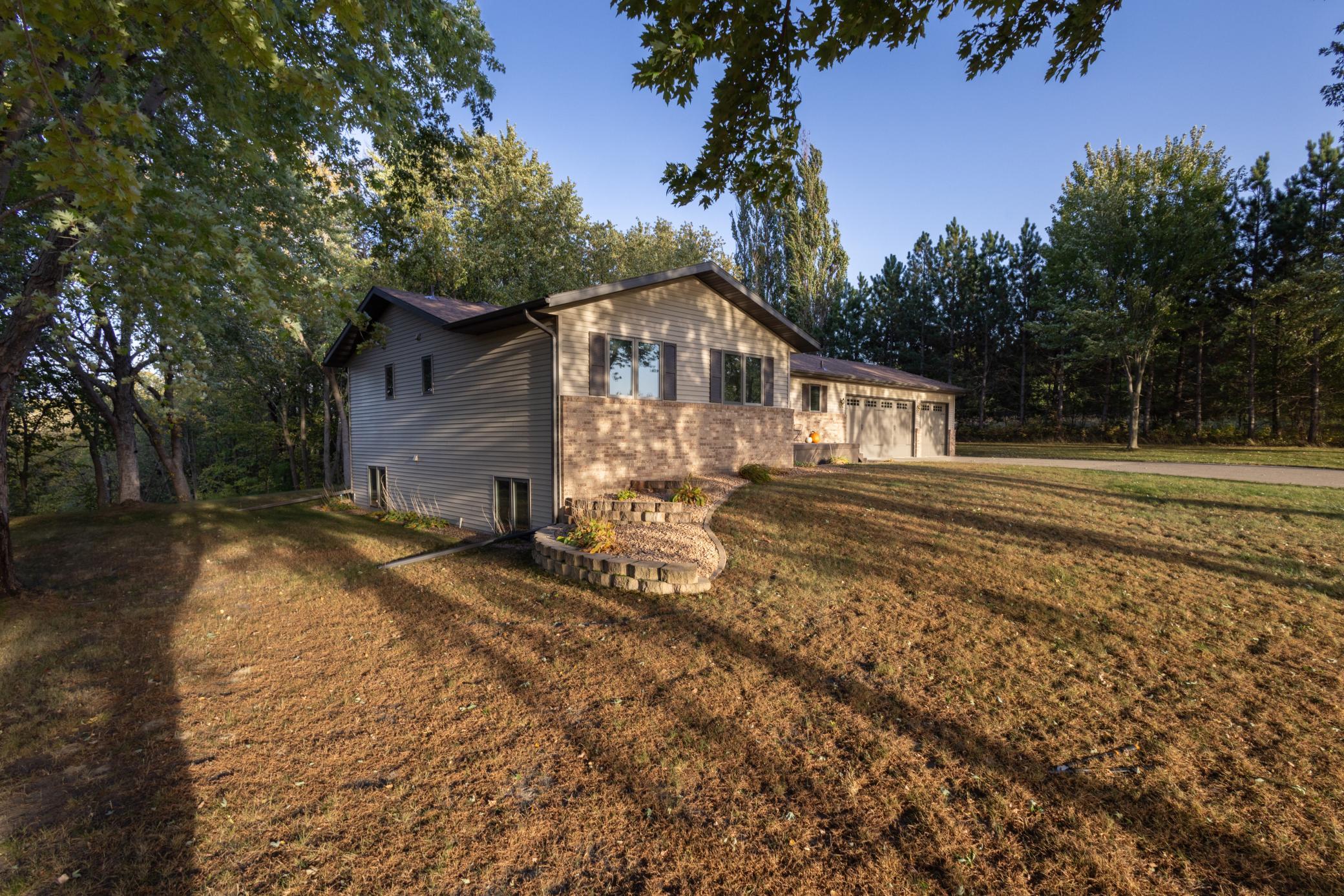 1998 single family home for sale at 26760 Riverside Drive in Fergus Falls, MN — 4 bed, 3 bath (photo 34 of 58)