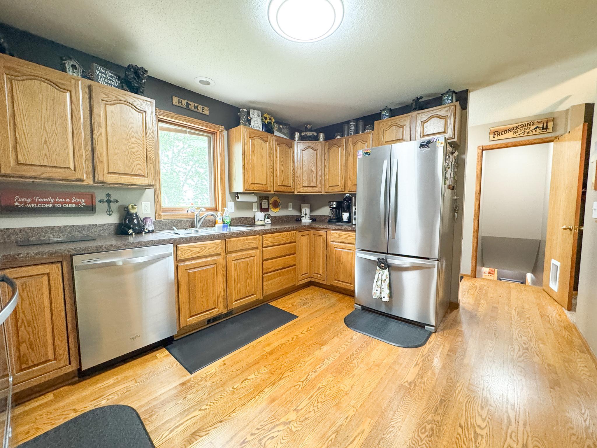 1998 single family home for sale at 26760 Riverside Drive in Fergus Falls, MN — 4 bed, 3 bath (photo 6 of 58)