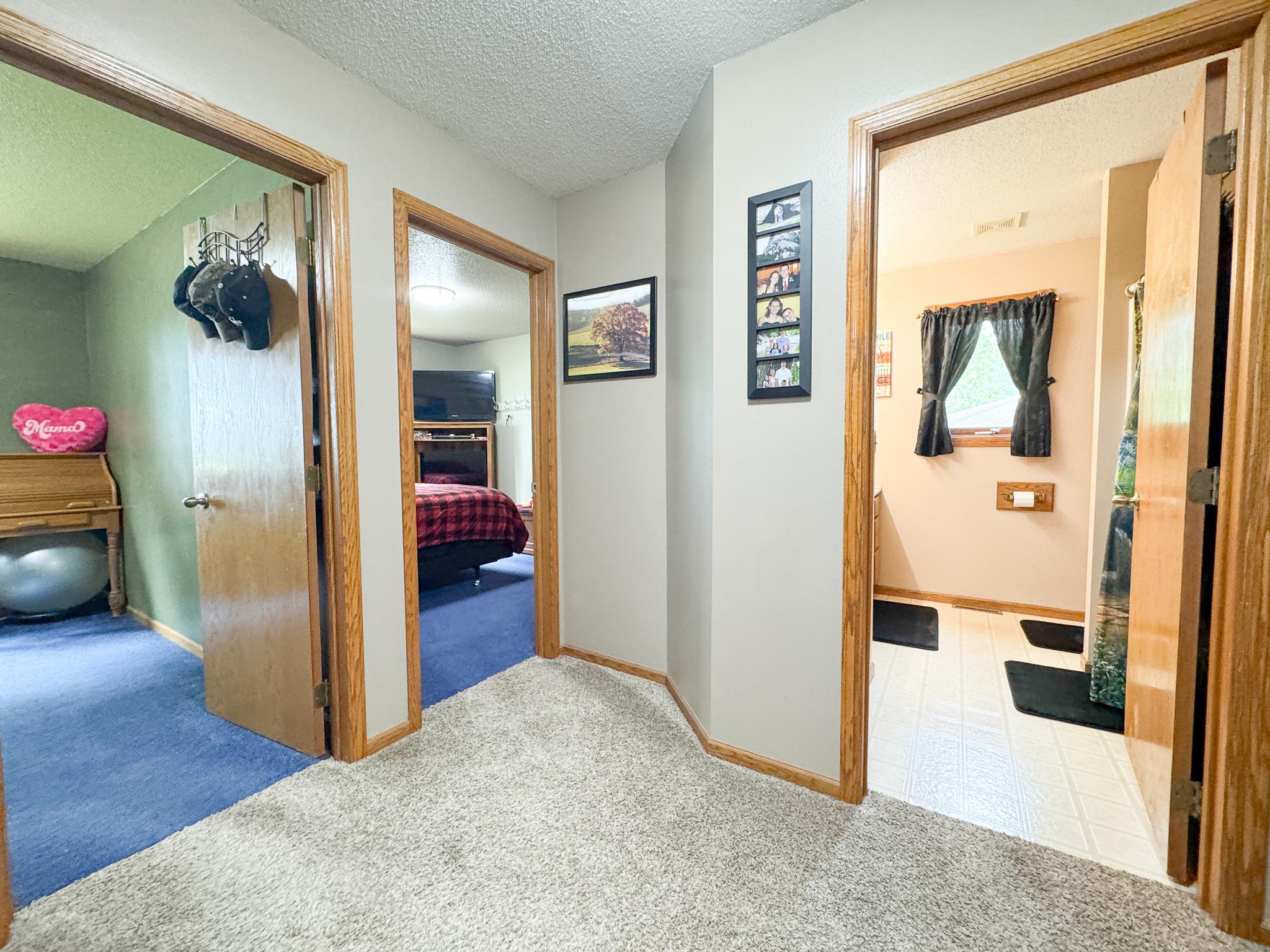 1998 single family home for sale at 26760 Riverside Drive in Fergus Falls, MN — 4 bed, 3 bath (photo 9 of 58)