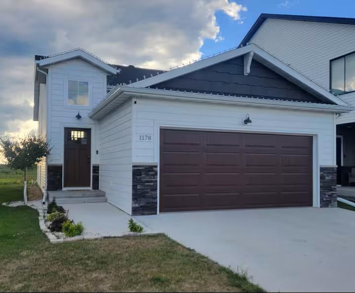 2021 single family home for sale at 1178 ALBERT Court W in West Fargo, ND — 4 bed, 3 bath (photo 4 of 69)