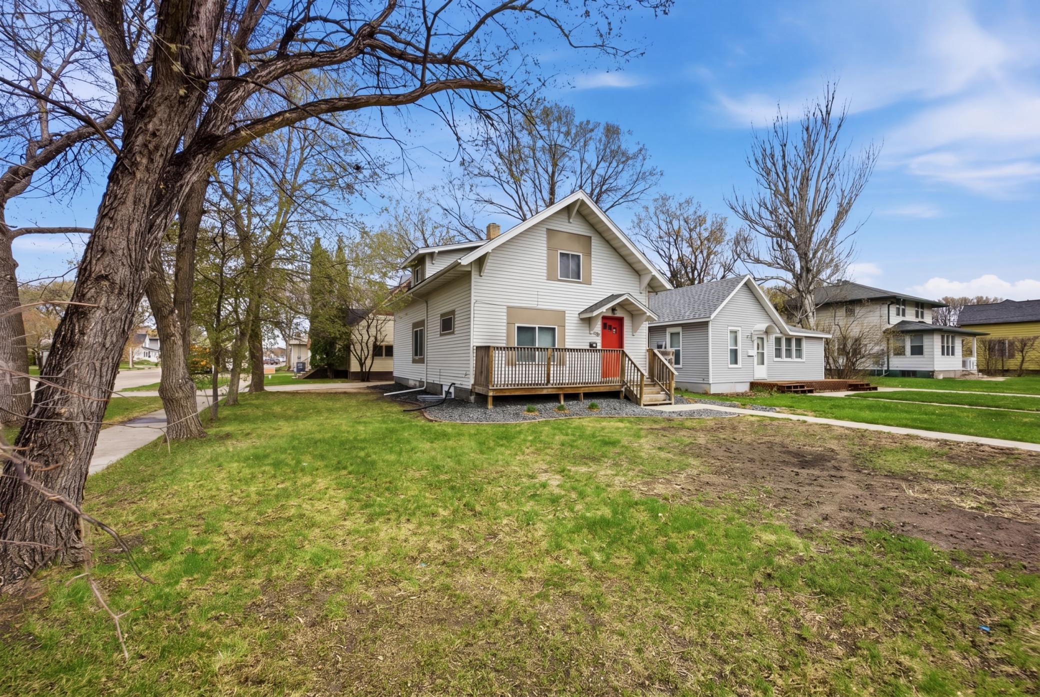 1002 4th Avenue S, Moorhead MN 56560 - Photo 2 of 34