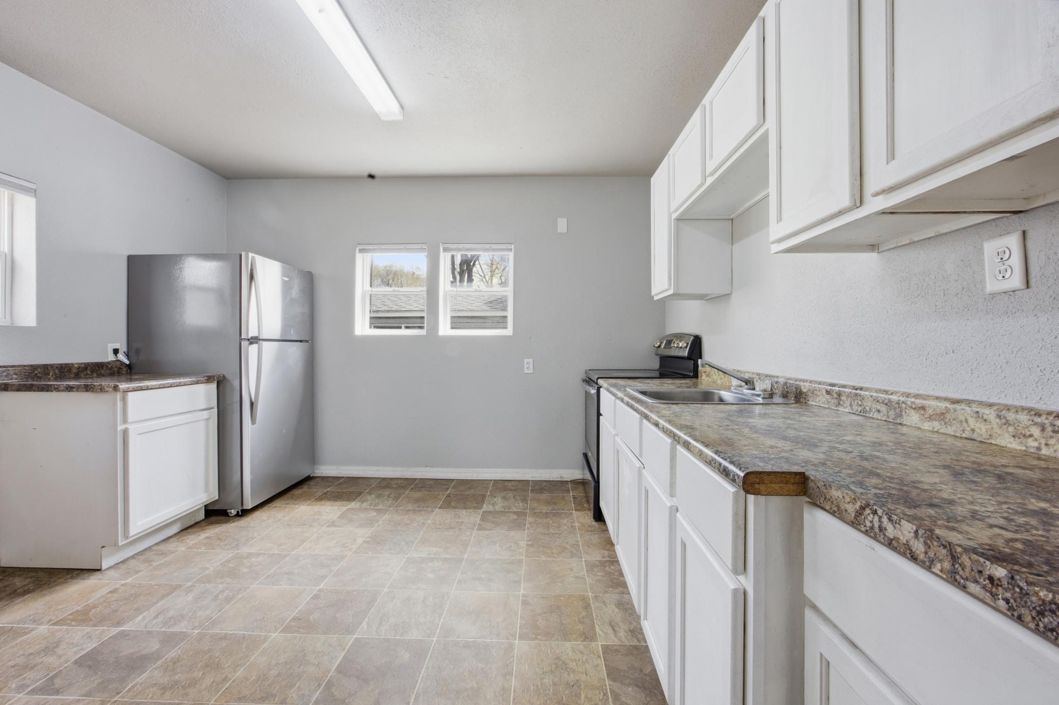 1002 4th Avenue S, Moorhead MN 56560 - Photo 7 of 34