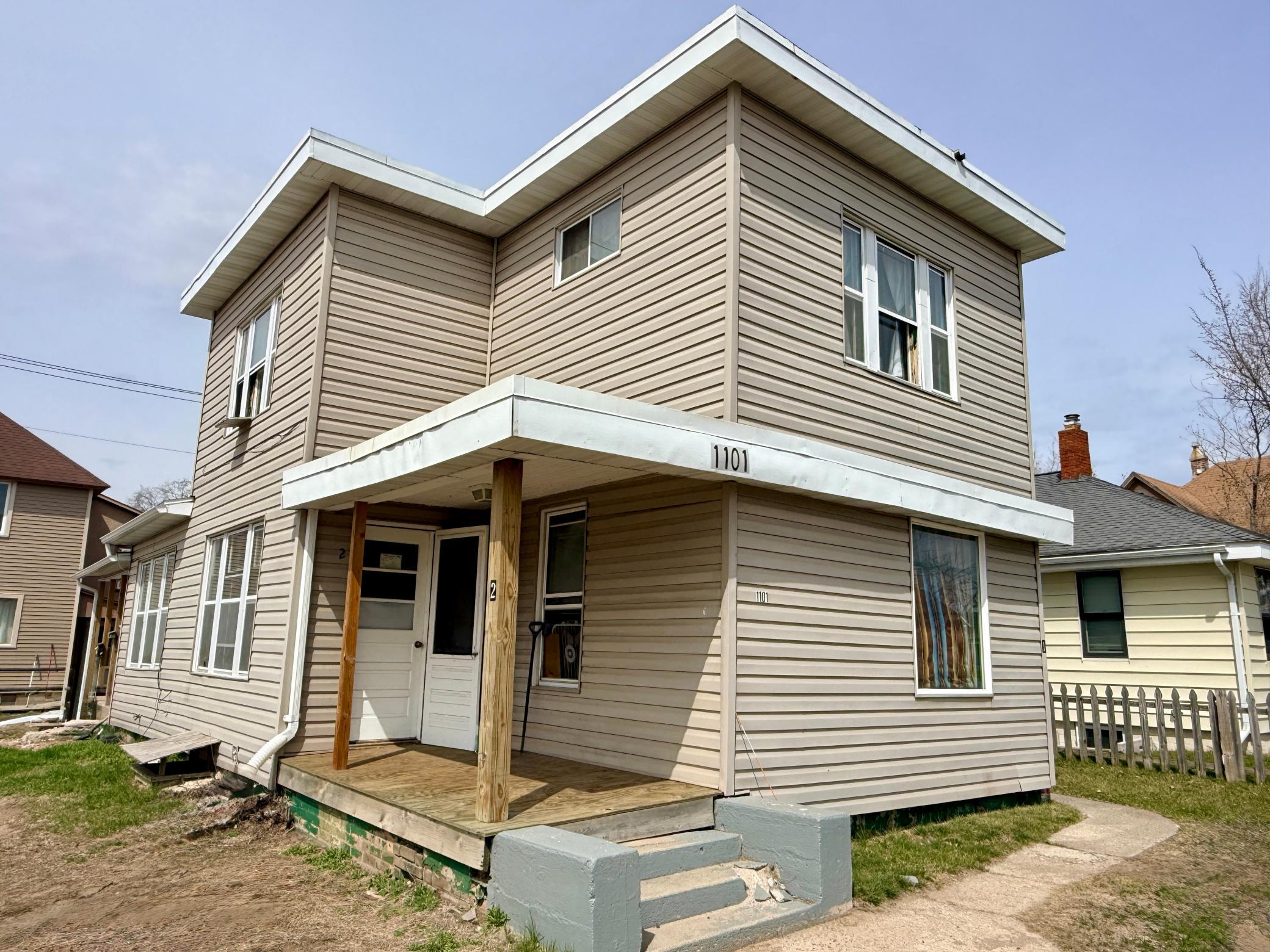 1910 triplex for sale at 1101 Bemidji Avenue N in Bemidji, MN — 4 bed, 3 bath (photo 2 of 13)