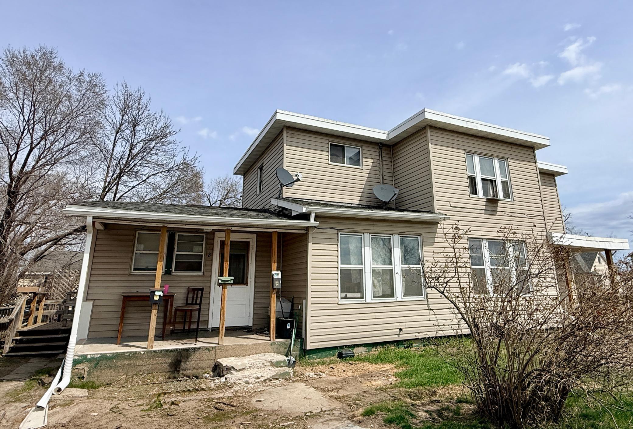 1910 triplex for sale at 1101 Bemidji Avenue N in Bemidji, MN — 4 bed, 3 bath (photo 3 of 13)
