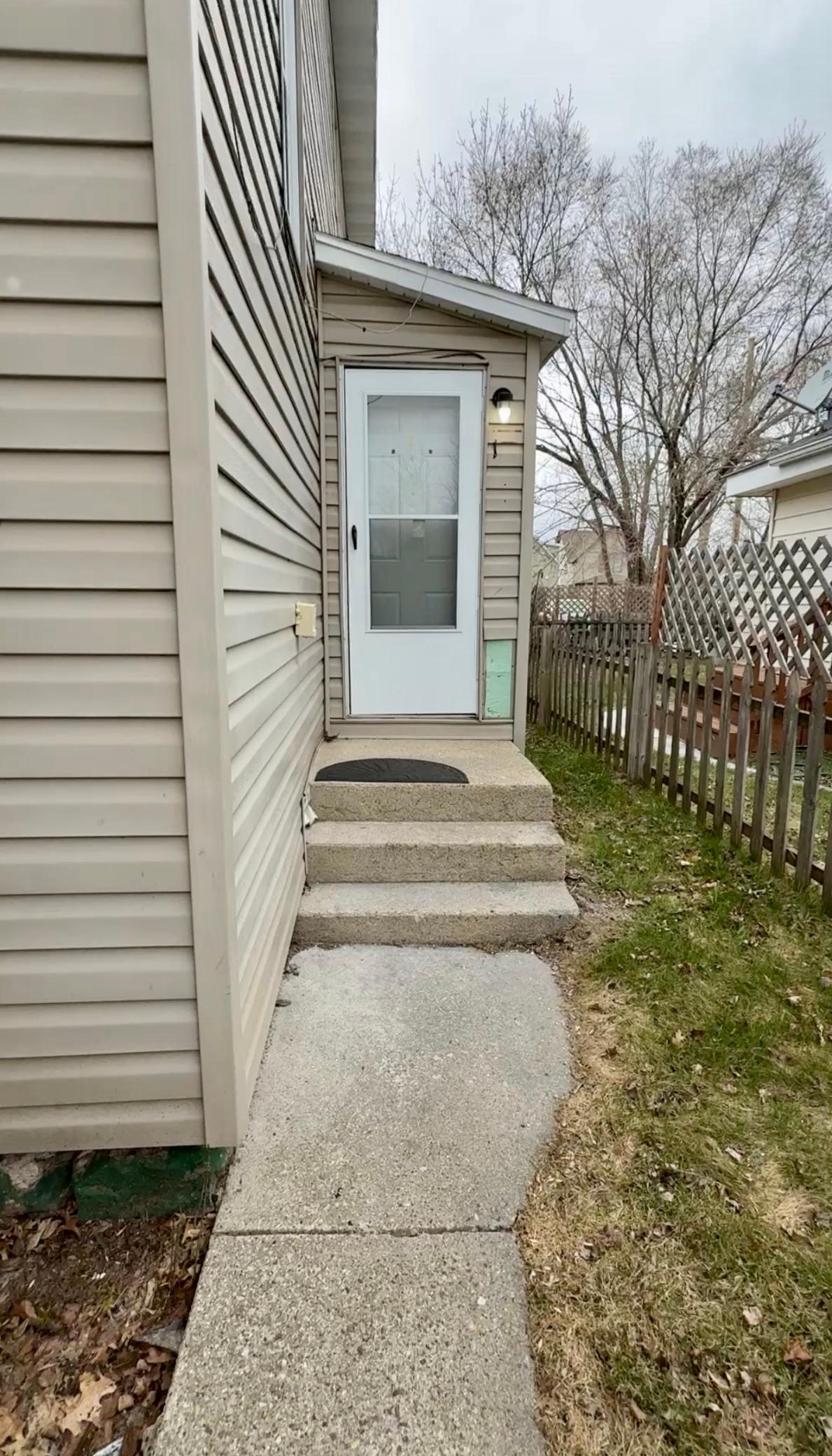 1910 triplex for sale at 1101 Bemidji Avenue N in Bemidji, MN — 4 bed, 3 bath (photo 4 of 13)