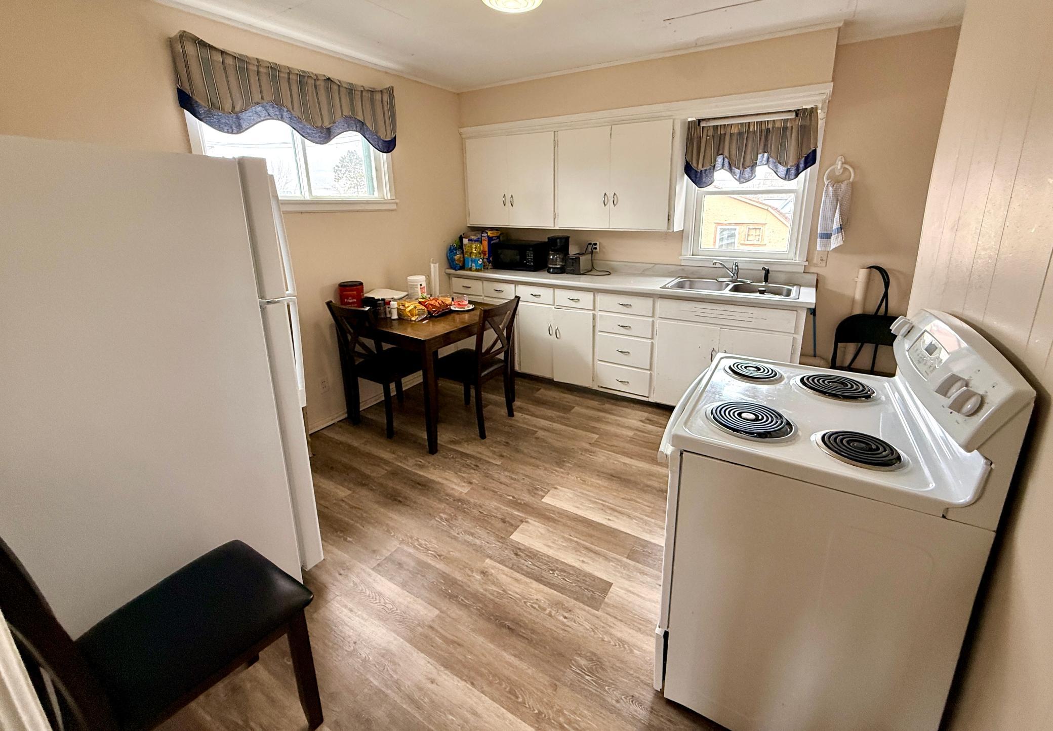 1910 triplex for sale at 1101 Bemidji Avenue N in Bemidji, MN — 4 bed, 3 bath (photo 6 of 13)