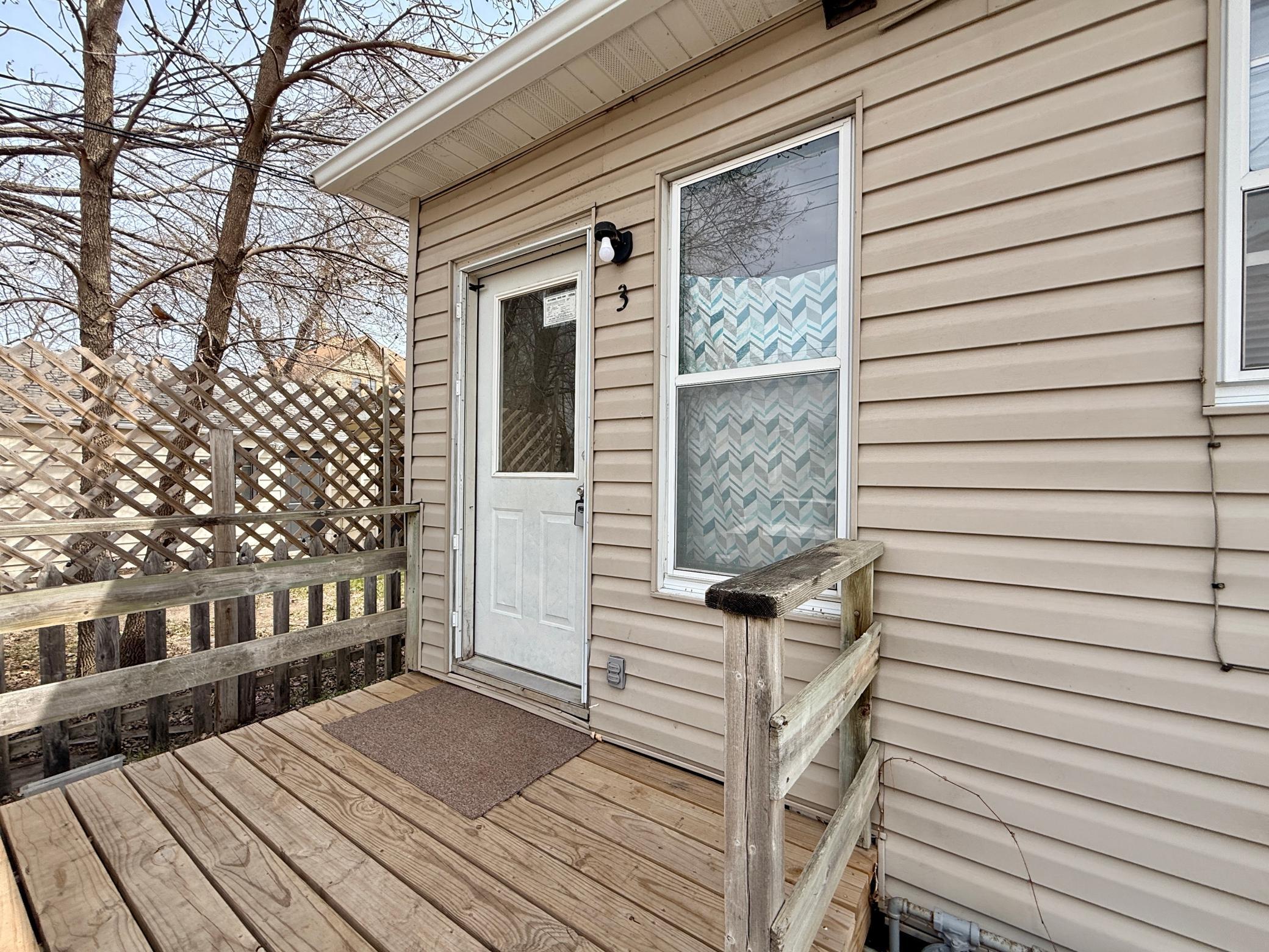 1910 triplex for sale at 1101 Bemidji Avenue N in Bemidji, MN — 4 bed, 3 bath (photo 9 of 13)