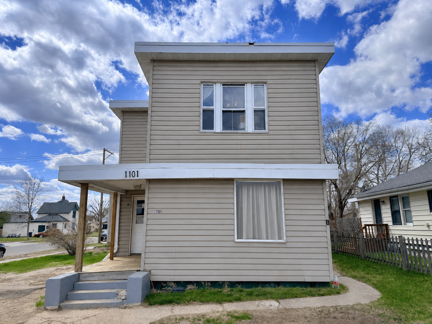 1910 triplex for sale at 1101 Bemidji Avenue N in Bemidji, MN — 4 bed, 3 bath (photo 2 of 14)