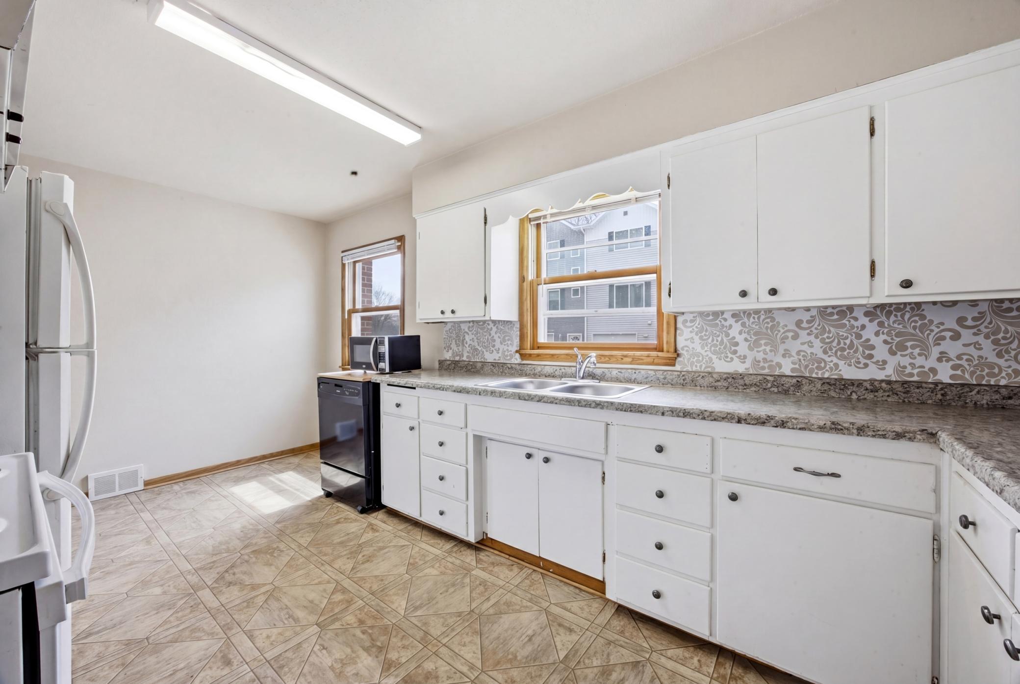 1621 8th Street S, Moorhead MN 56560 - Photo 9 of 34