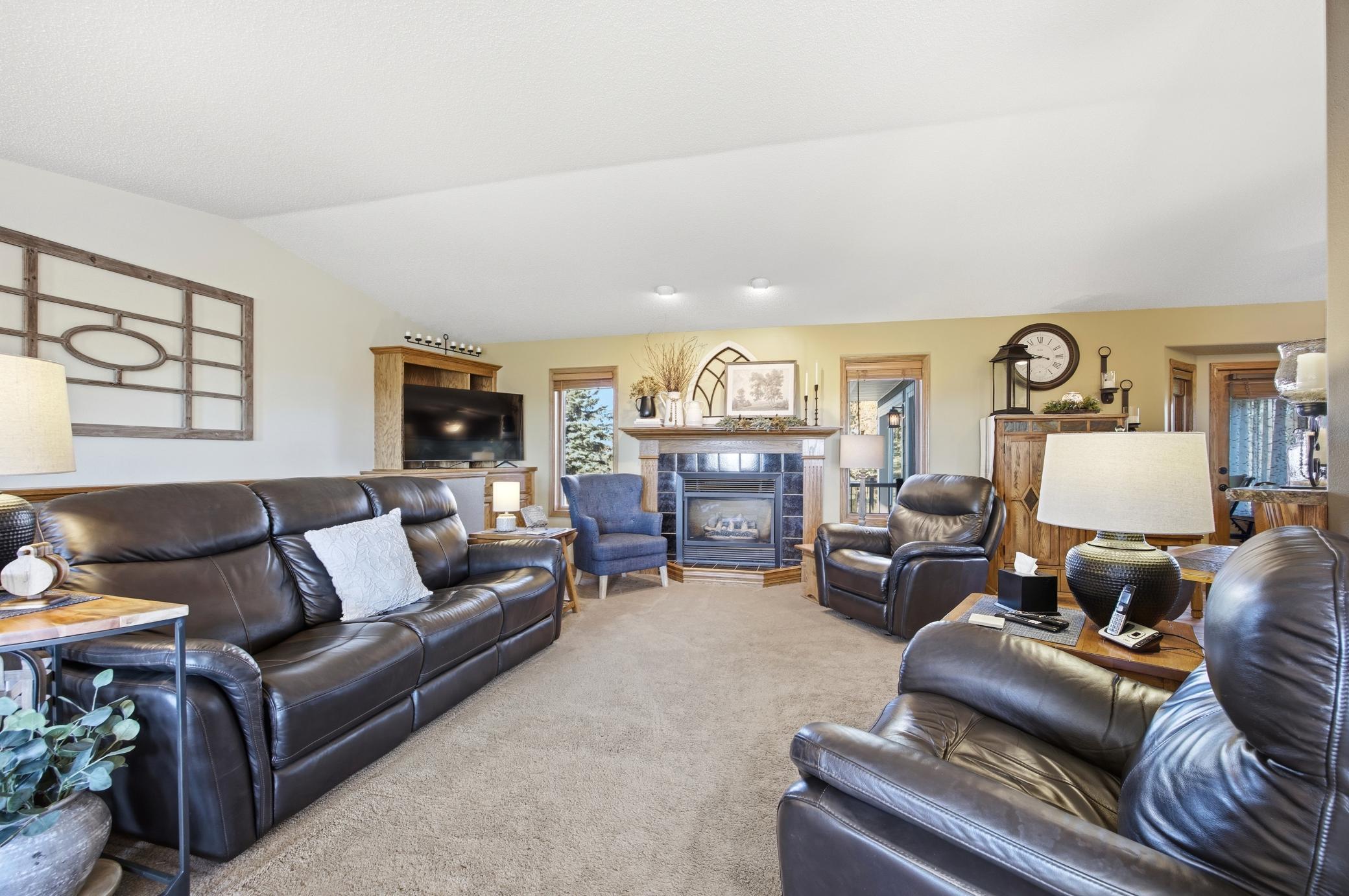 1998 single family home for sale at 5083 104th Avenue SE in Litchville, ND — 5 bed, 3 bath (photo 11 of 87)