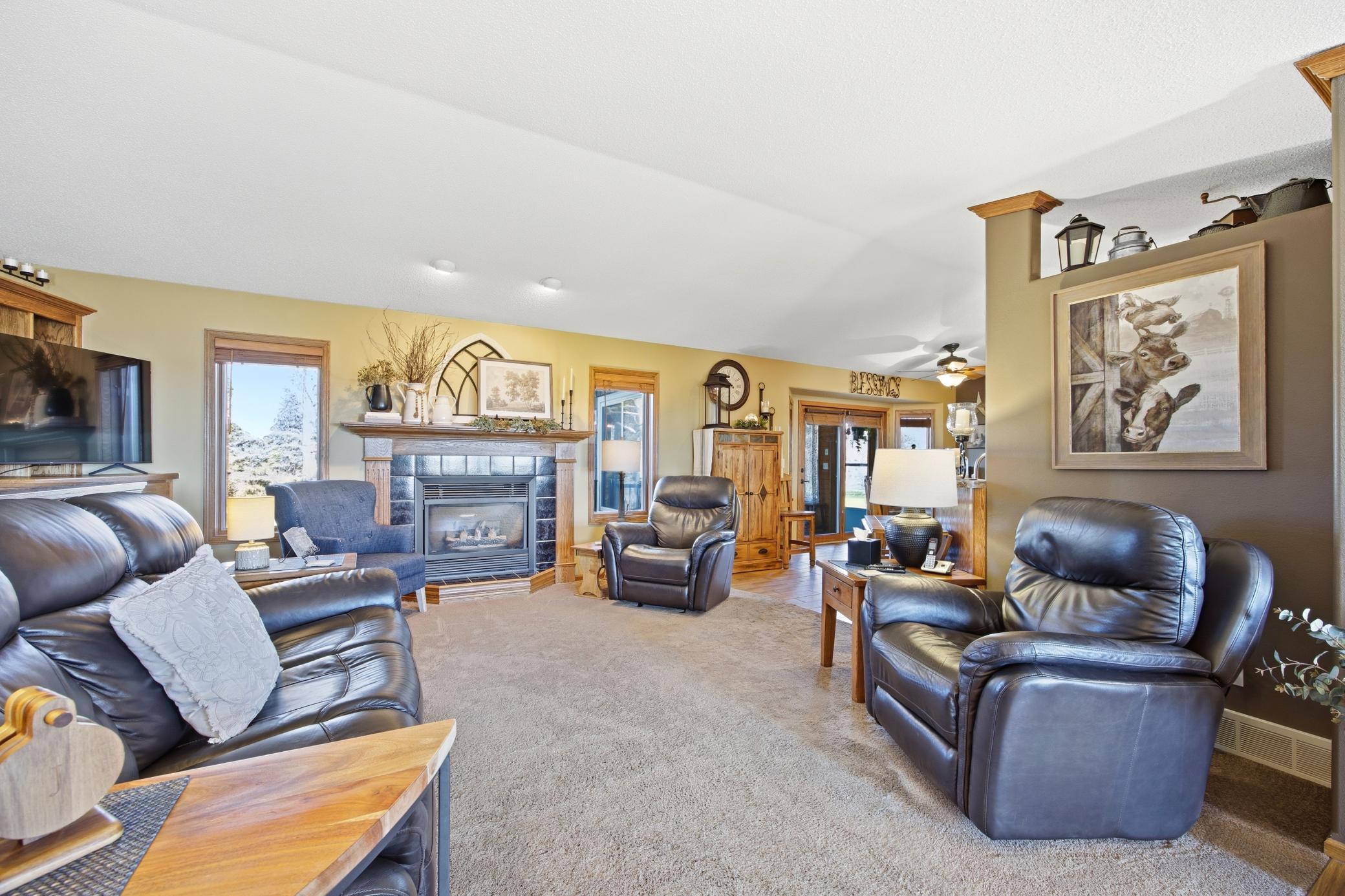 1998 single family home for sale at 5083 104th Avenue SE in Litchville, ND — 5 bed, 3 bath (photo 12 of 87)