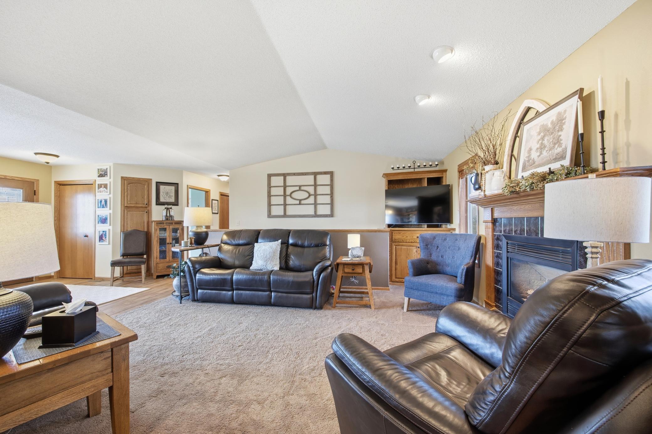 1998 single family home for sale at 5083 104th Avenue SE in Litchville, ND — 5 bed, 3 bath (photo 13 of 87)