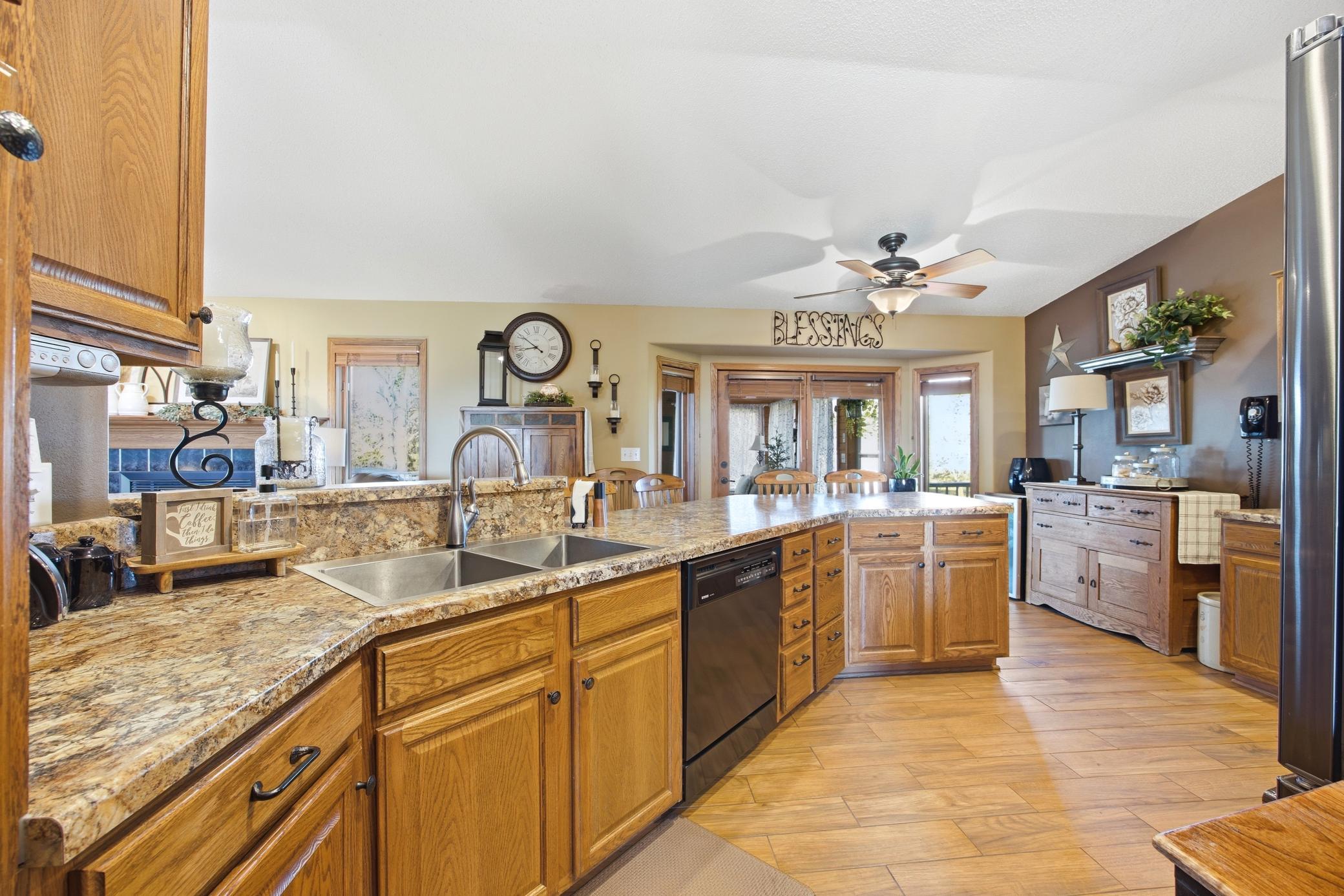 1998 single family home for sale at 5083 104th Avenue SE in Litchville, ND — 5 bed, 3 bath (photo 17 of 87)