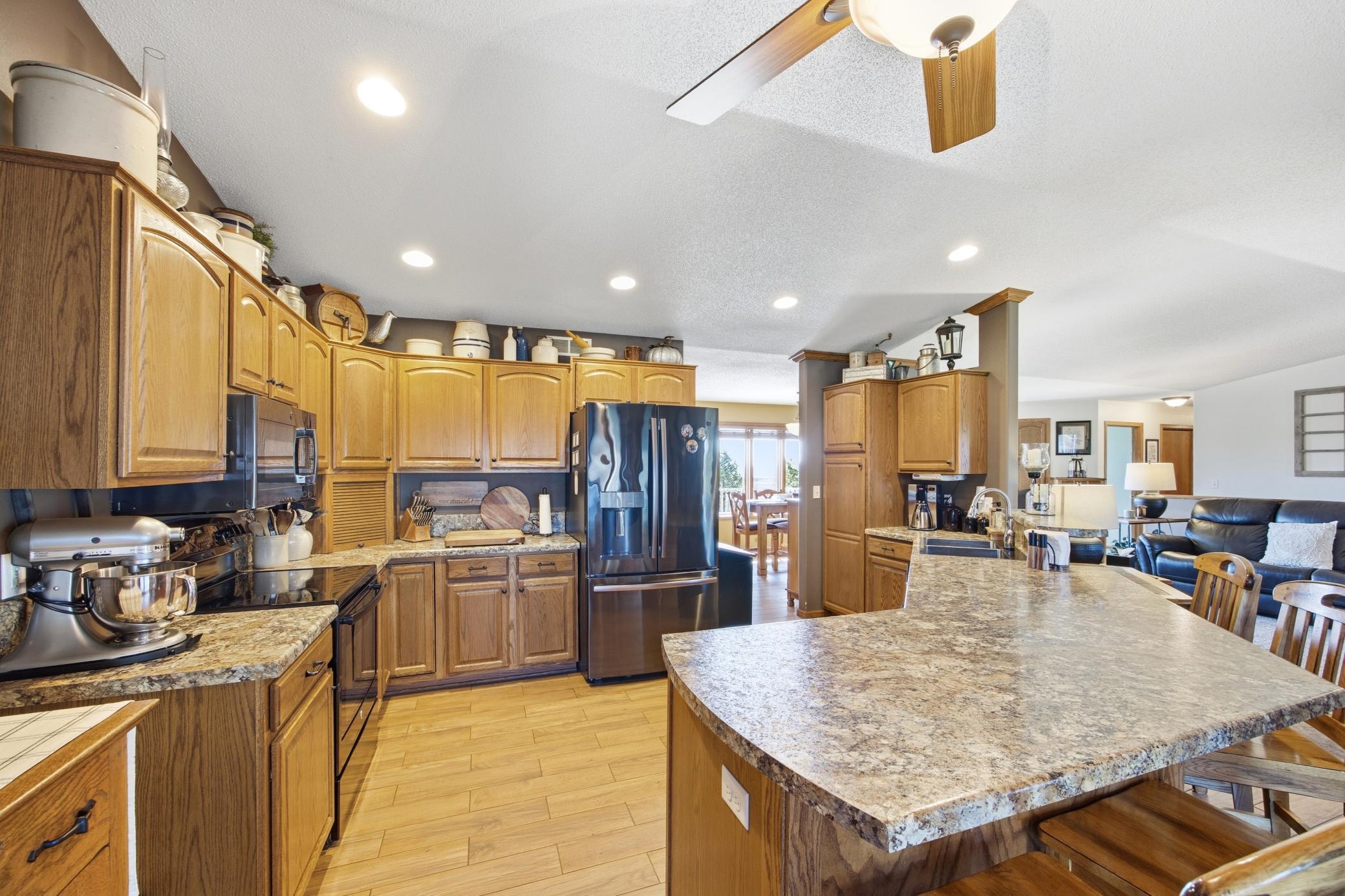1998 single family home for sale at 5083 104th Avenue SE in Litchville, ND — 5 bed, 3 bath (photo 19 of 87)
