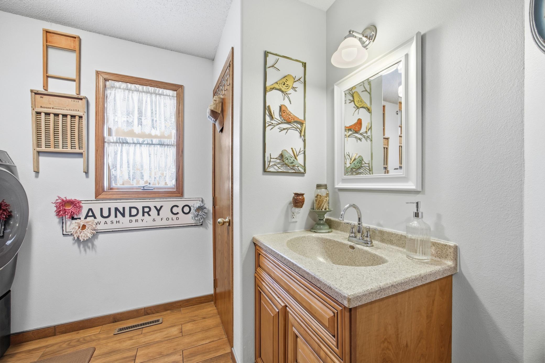 1998 single family home for sale at 5083 104th Avenue SE in Litchville, ND — 5 bed, 3 bath (photo 23 of 87)