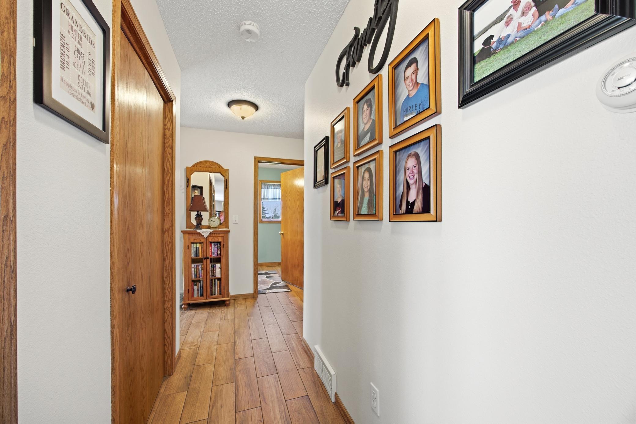 1998 single family home for sale at 5083 104th Avenue SE in Litchville, ND — 5 bed, 3 bath (photo 25 of 87)